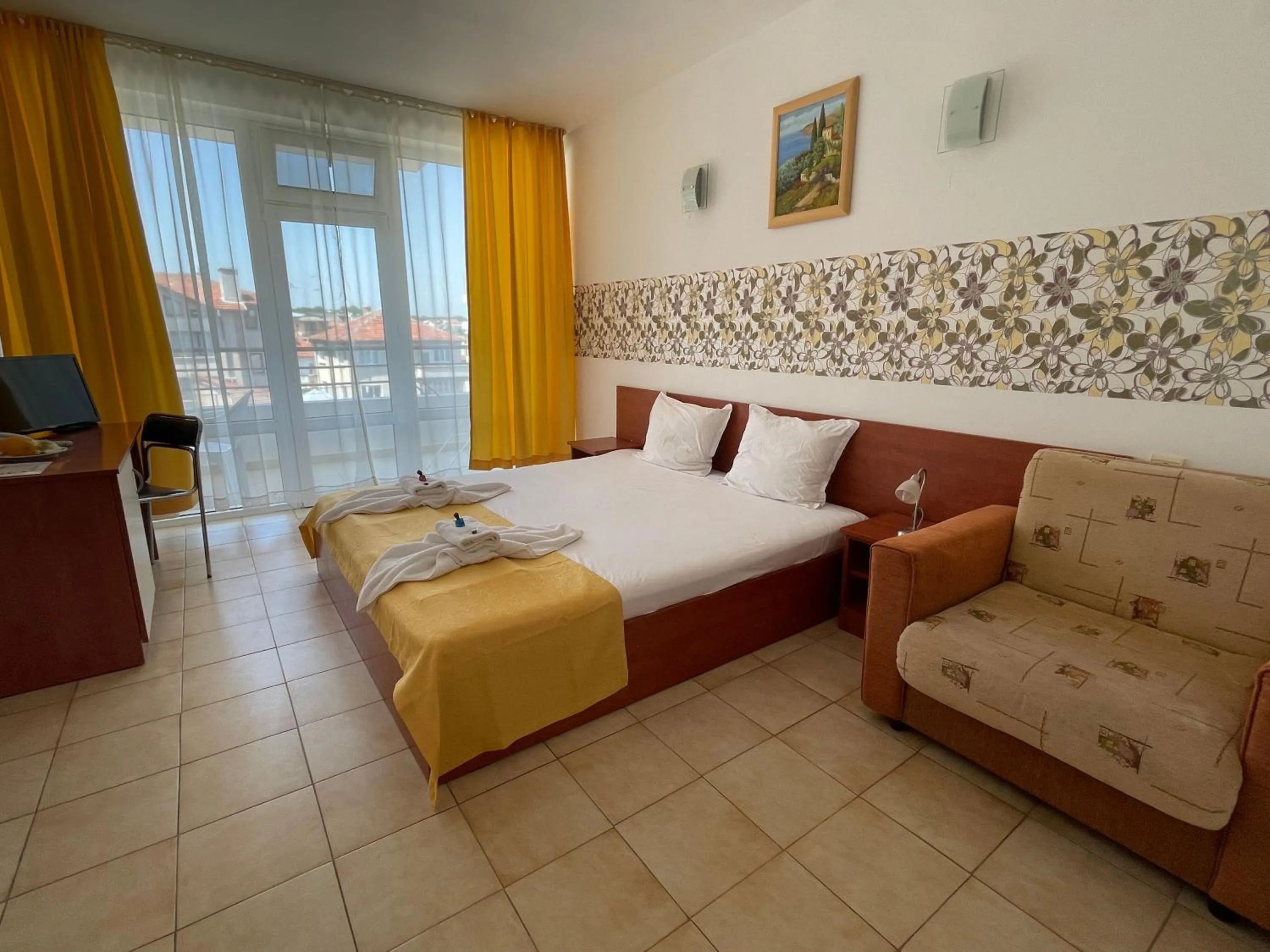 Double or Twin Room with Balcony in Hotel Onyx