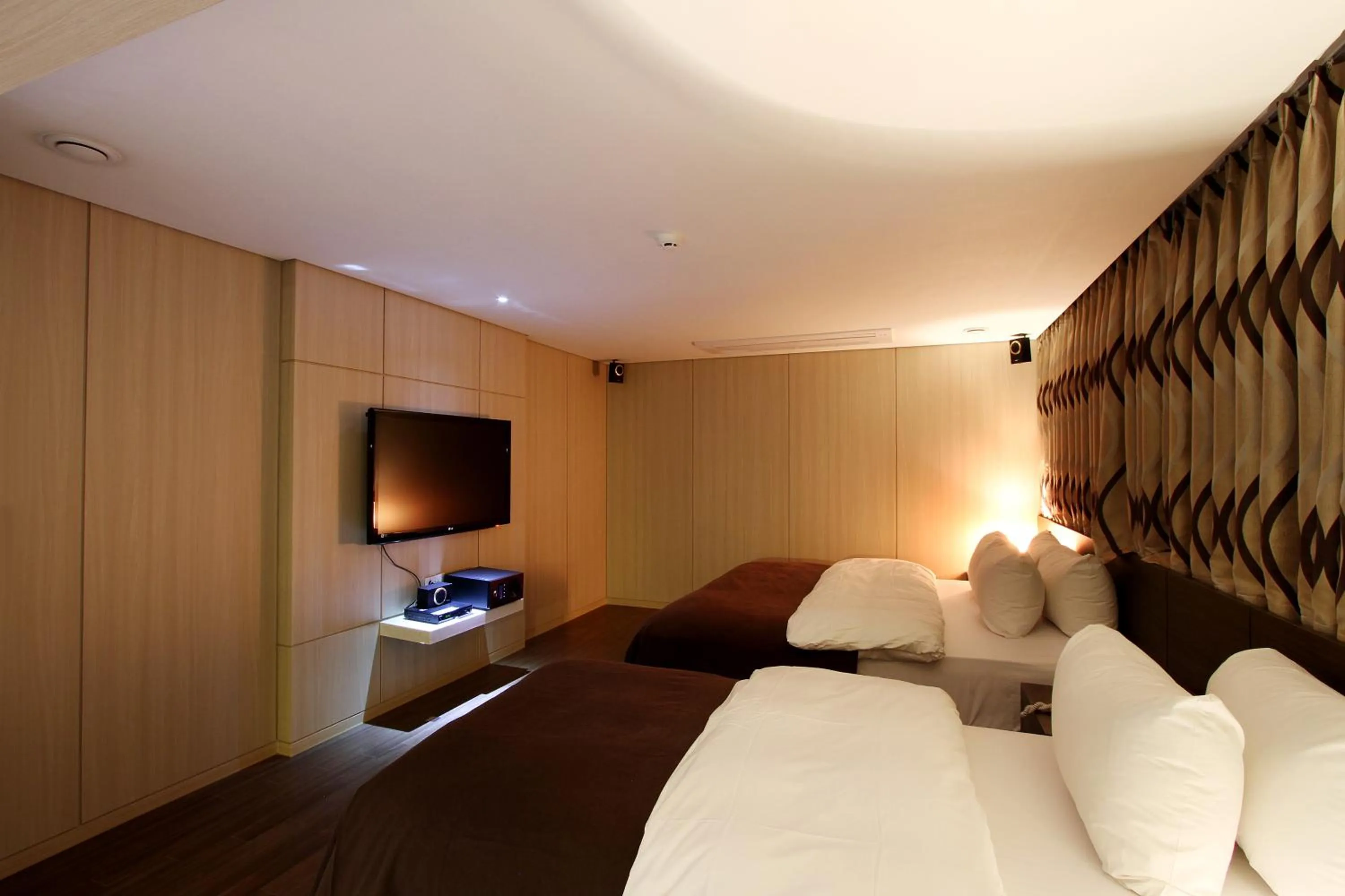 Bed in Uijeongbu Latree Hotel