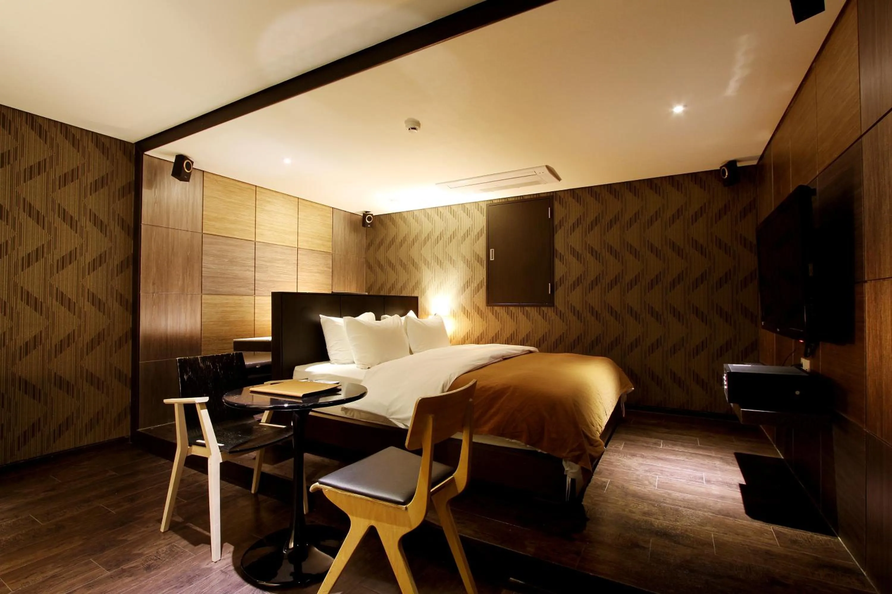 Bed in Uijeongbu Latree Hotel