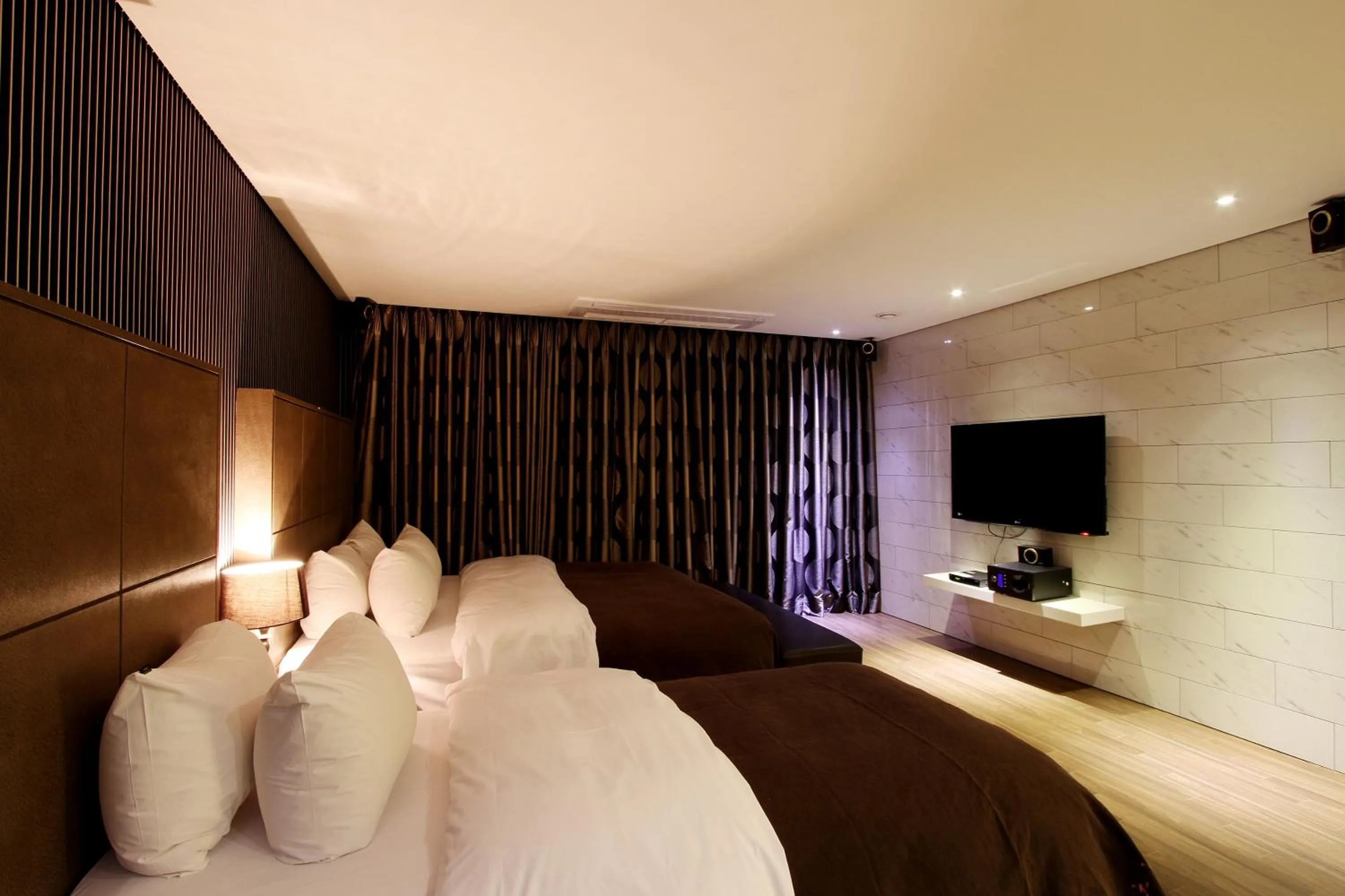 Bed in Uijeongbu Latree Hotel