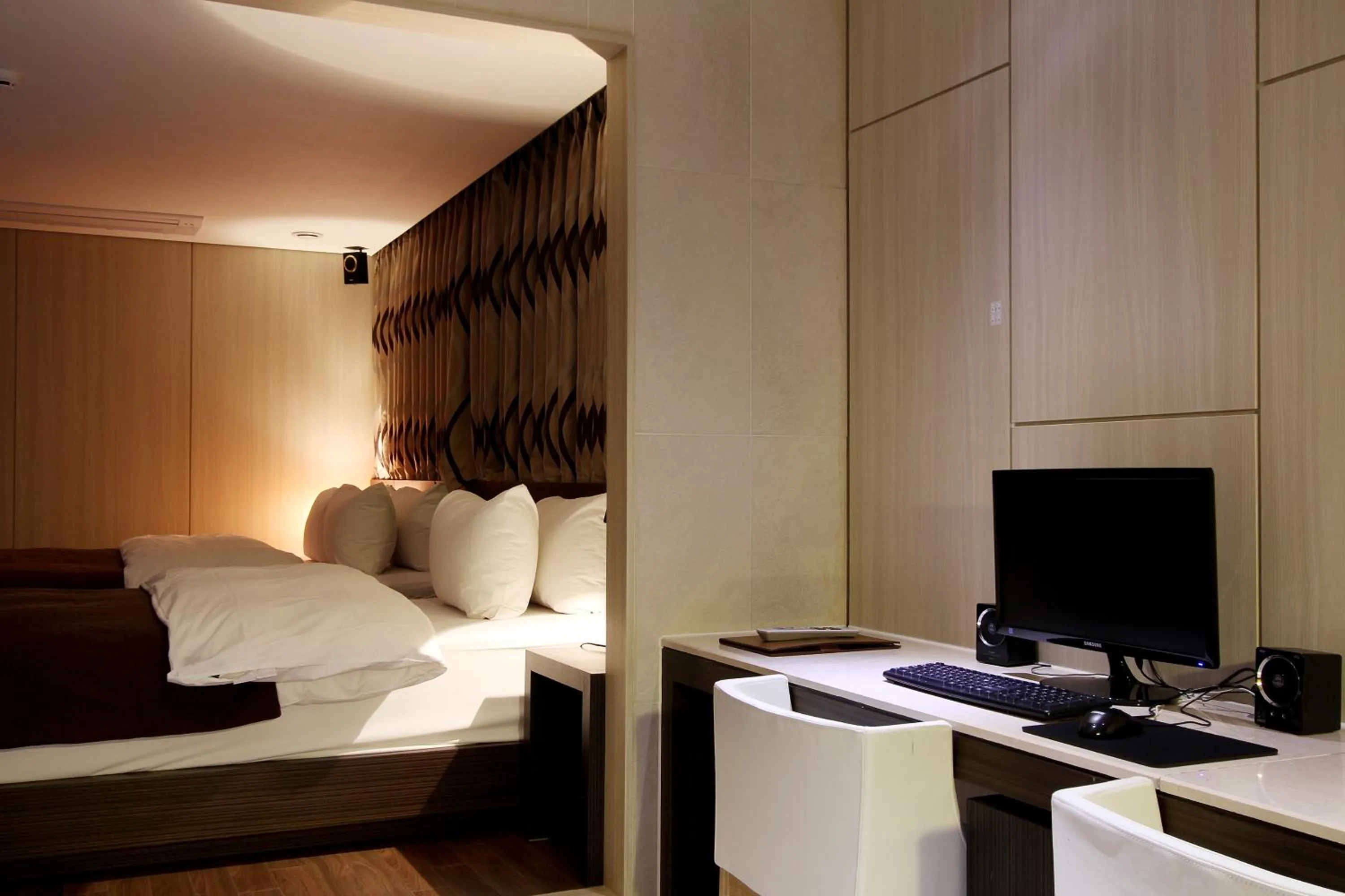 Bed in Uijeongbu Latree Hotel