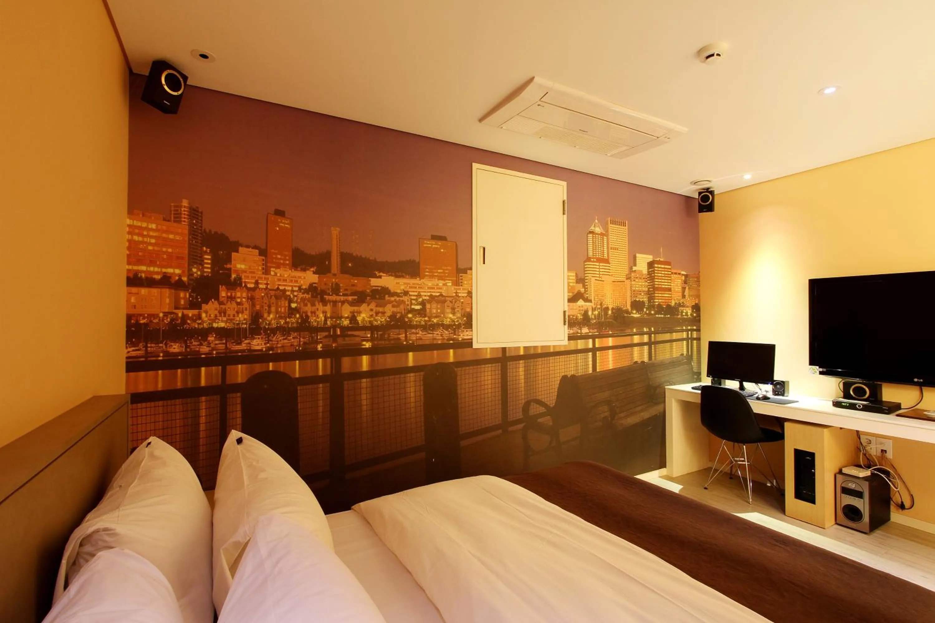 Bed in Uijeongbu Latree Hotel