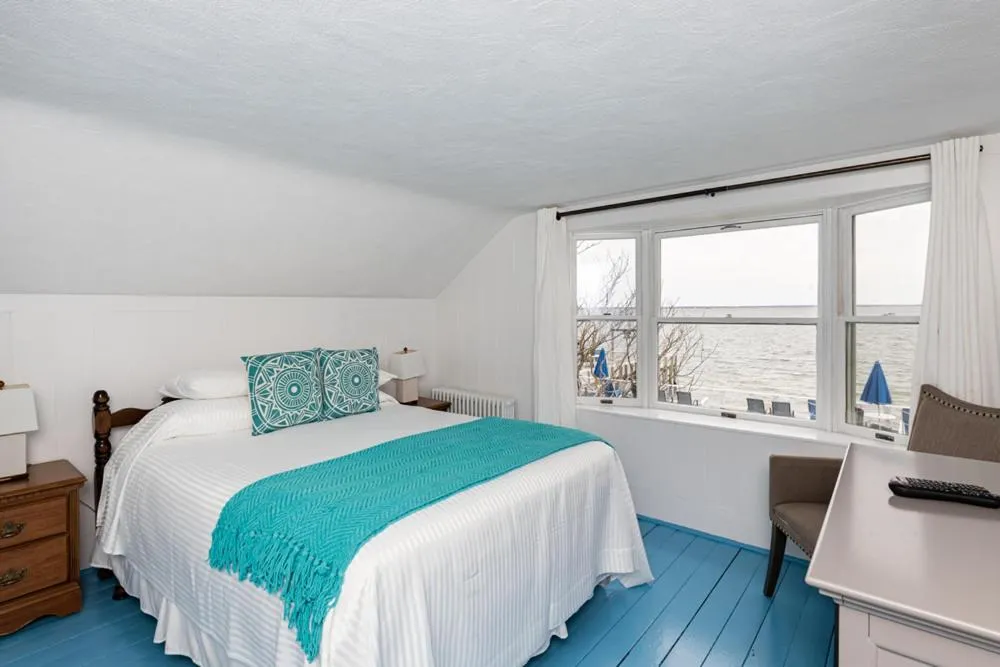 Bed in The Masthead Resort