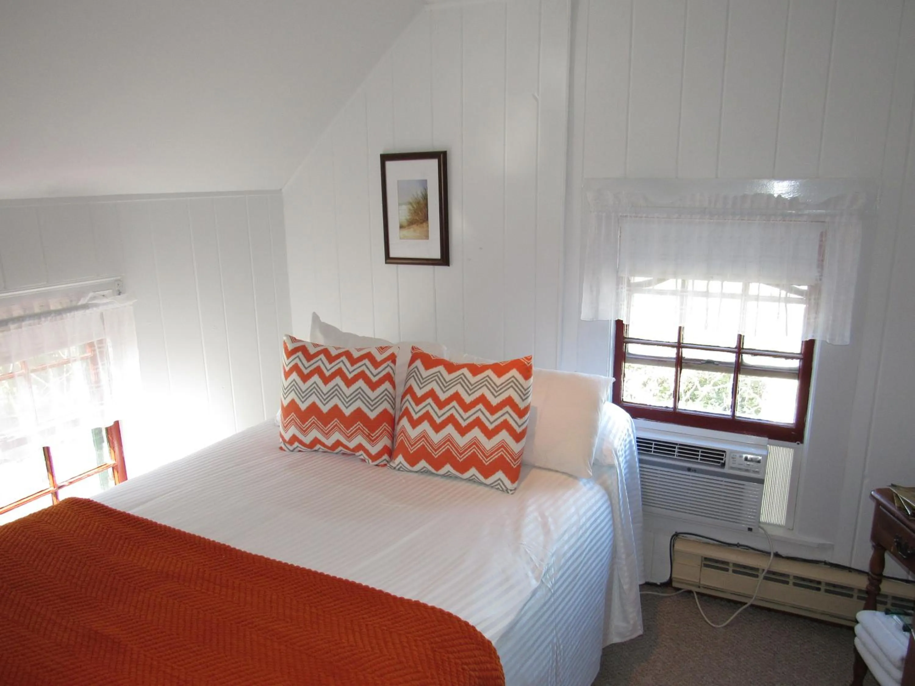 Photo of the whole room, Bed in The Masthead Resort