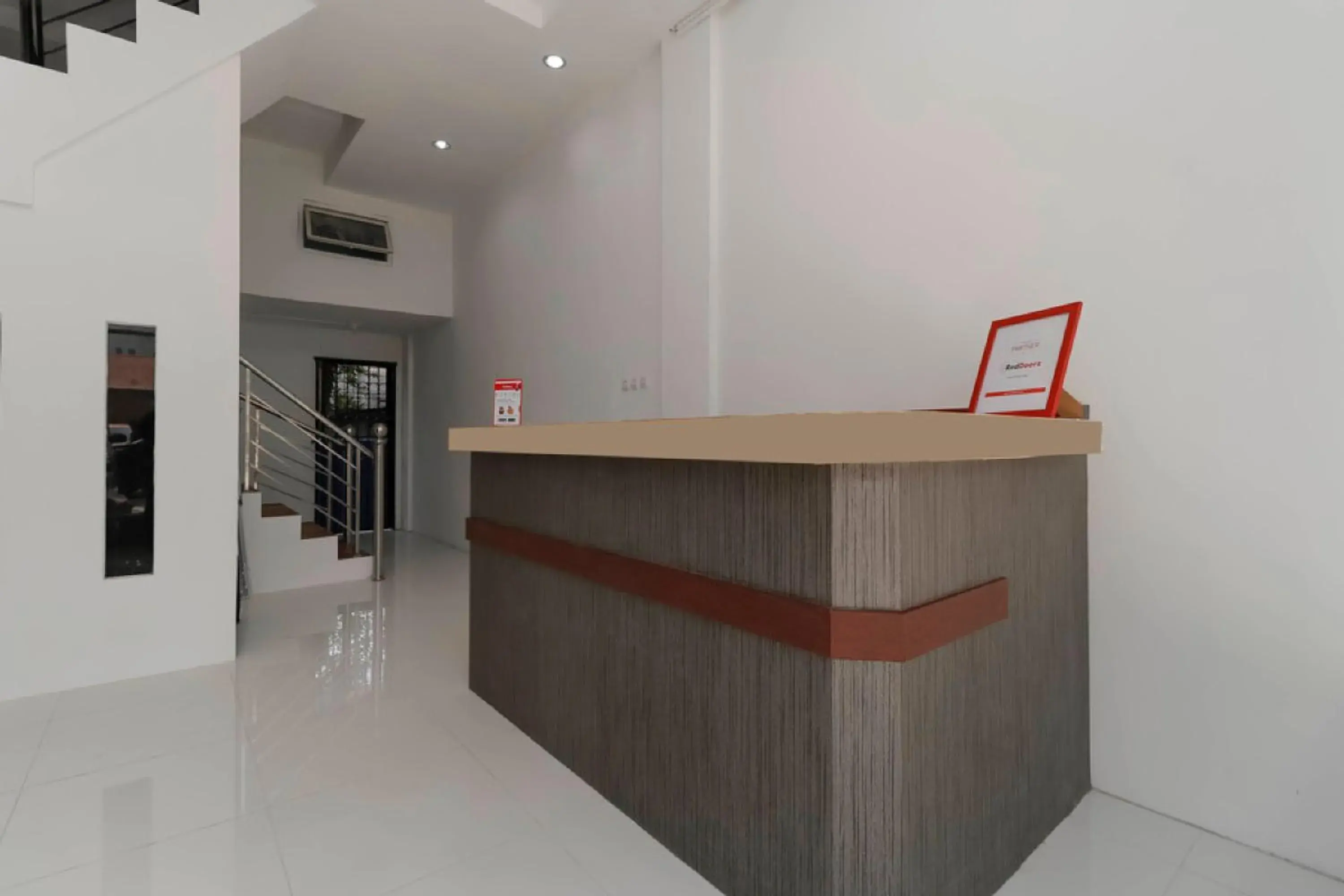 Lobby or reception in RedDoorz Plus near RS Royal Prima Medan Lobby or reception in RedDoorz Plus near RS Royal Prima Medan
