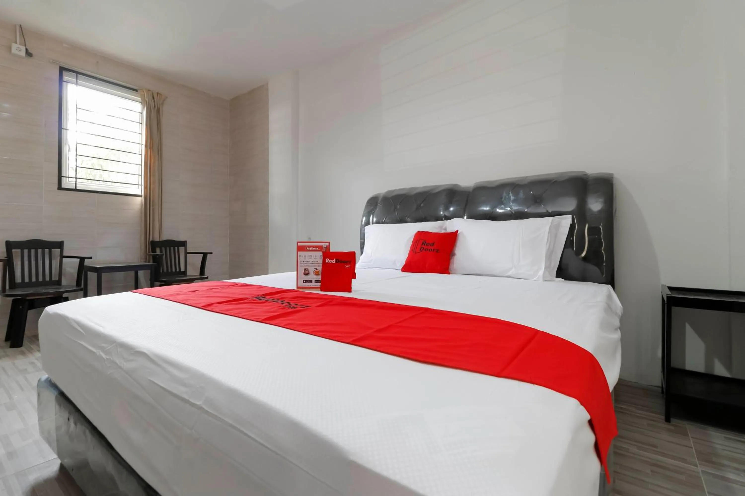 Bedroom, Bed in RedDoorz Plus near RS Royal Prima Medan