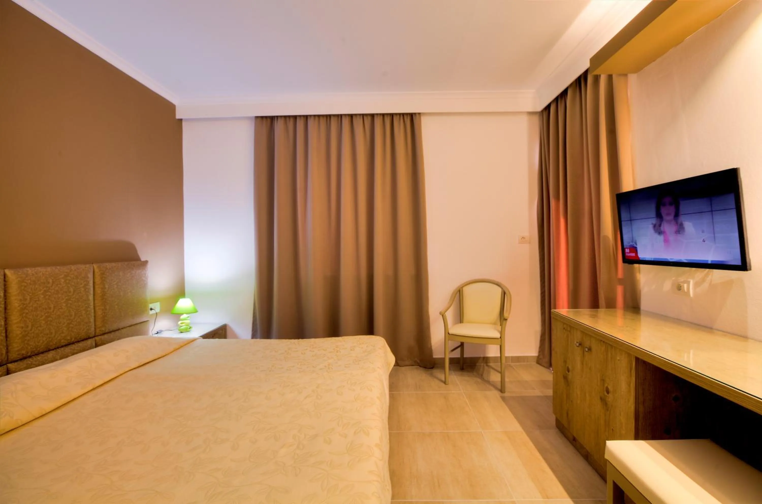 Bedroom, Bed in Alexandra Beach