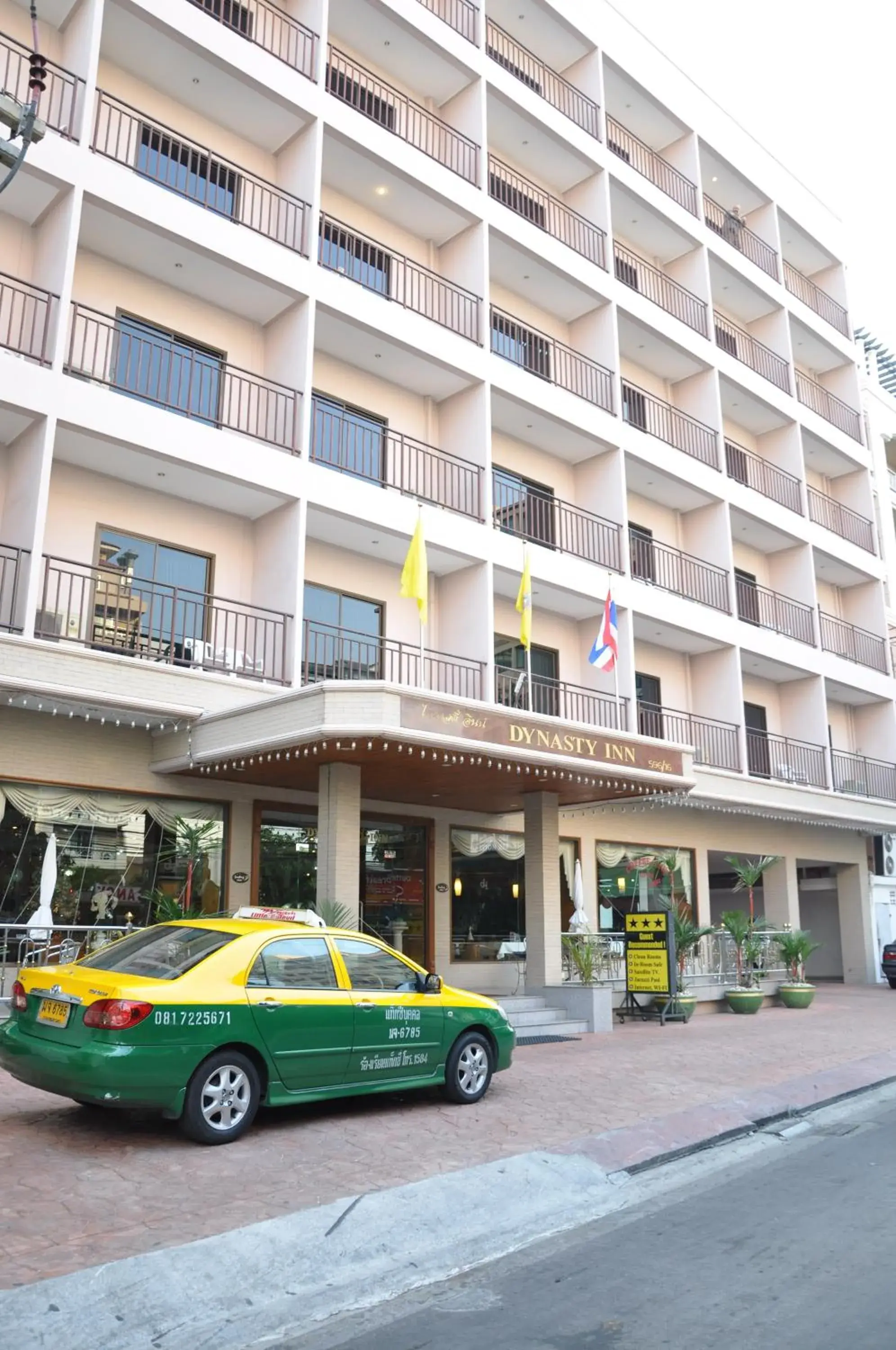 Property building in Dynasty Inn Pattaya Property building in Dynasty Inn Pattaya