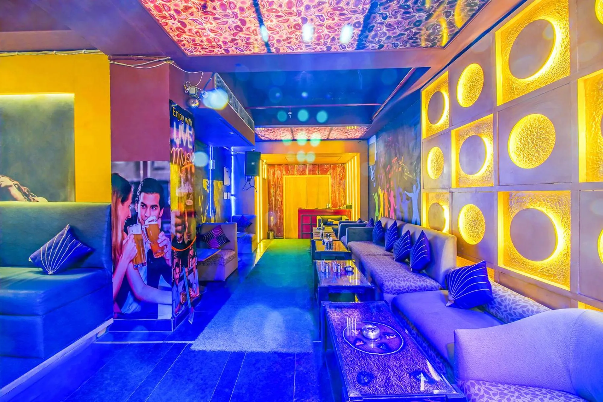 Lounge or bar in FabHotel White Klove - Nr New Delhi Railway Station