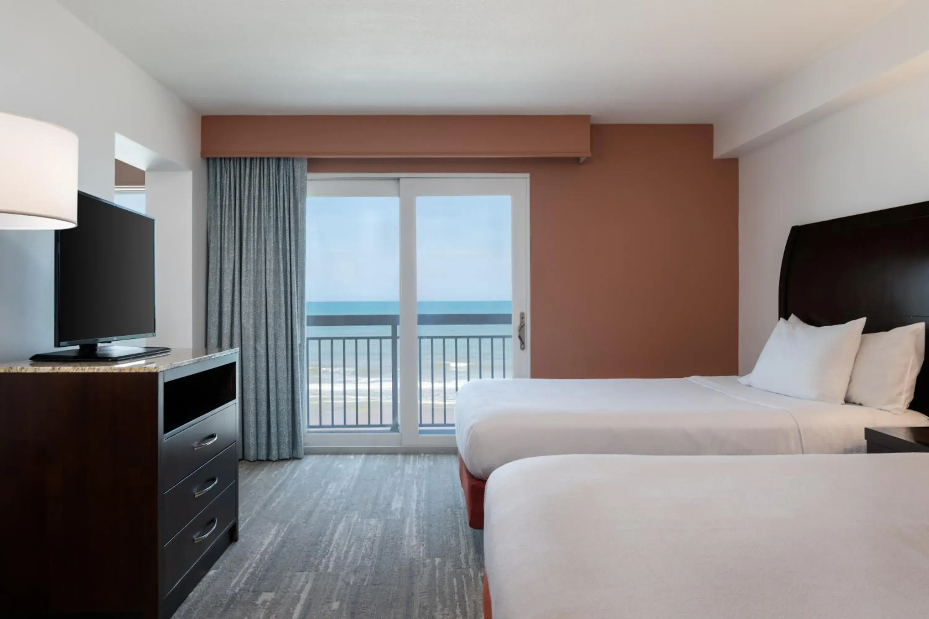 Sea view, Bed in Hilton Garden Inn Daytona Beach Oceanfront Sea view, Bed in Hilton Garden Inn Daytona Beach Oceanfront