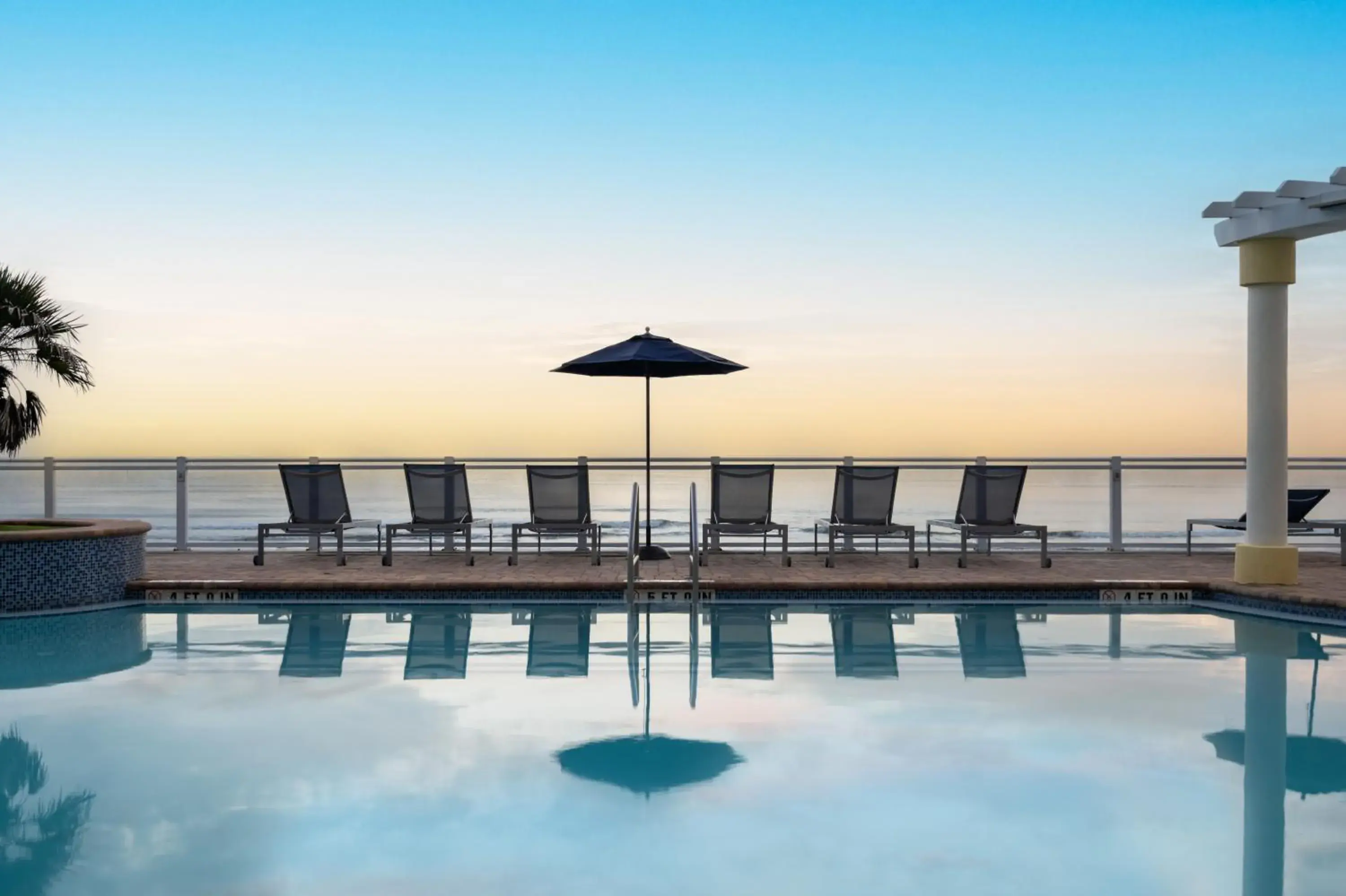 Swimming pool in Hilton Garden Inn Daytona Beach Oceanfront Swimming pool in Hilton Garden Inn Daytona Beach Oceanfront