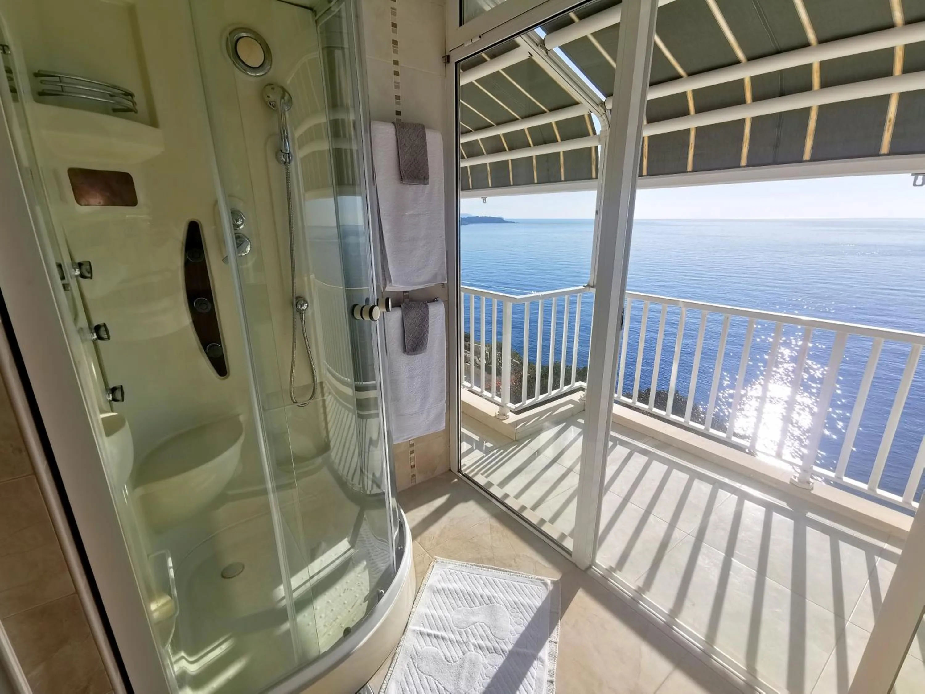 Shower in Kate's Place