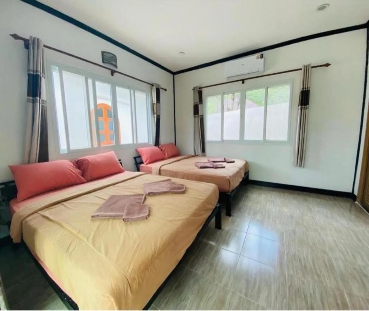 Photo of the whole room in I-Lay House Koh Kood