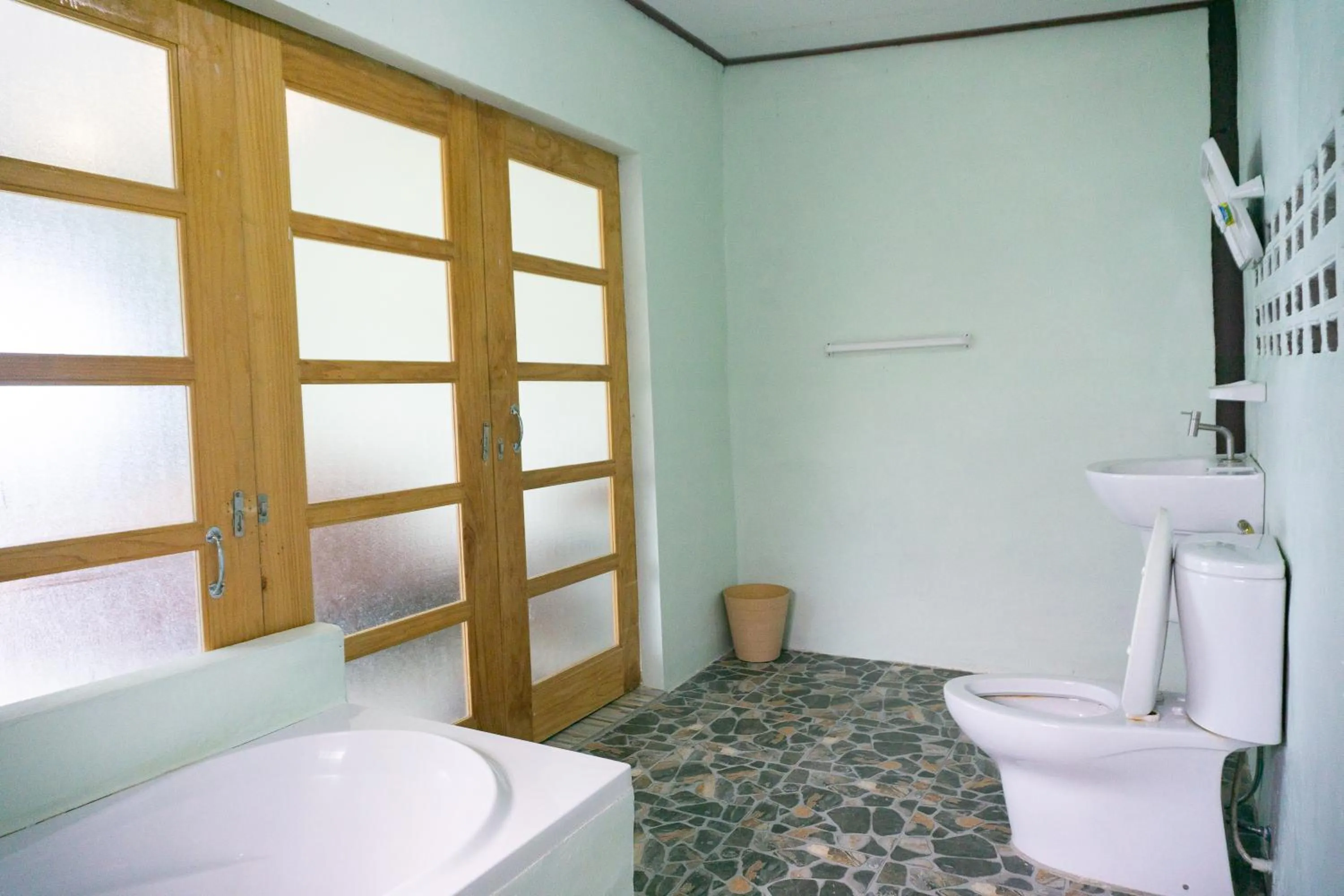 Toilet in I-Lay House Koh Kood