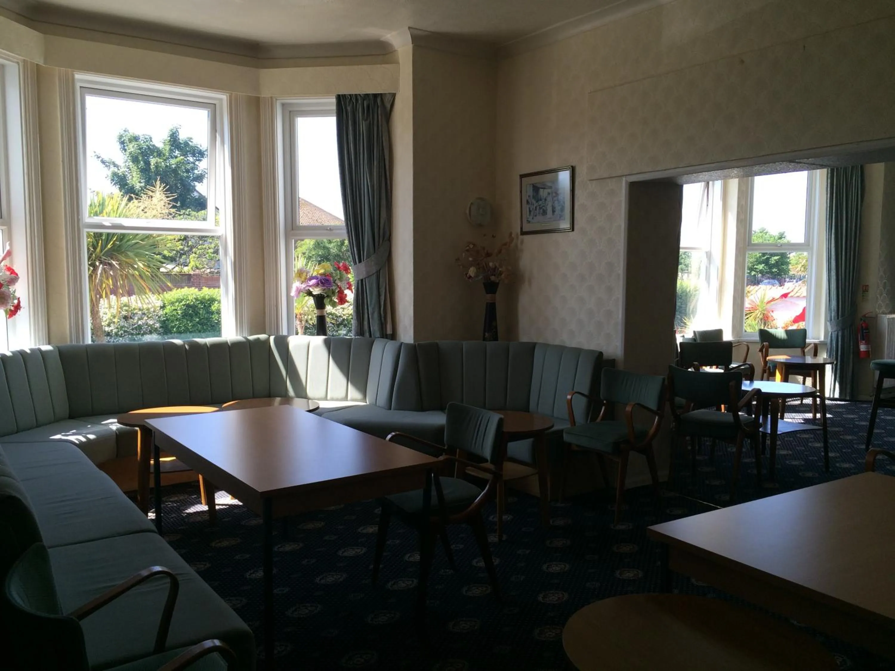 Communal lounge/ TV room in Hotel Victoria