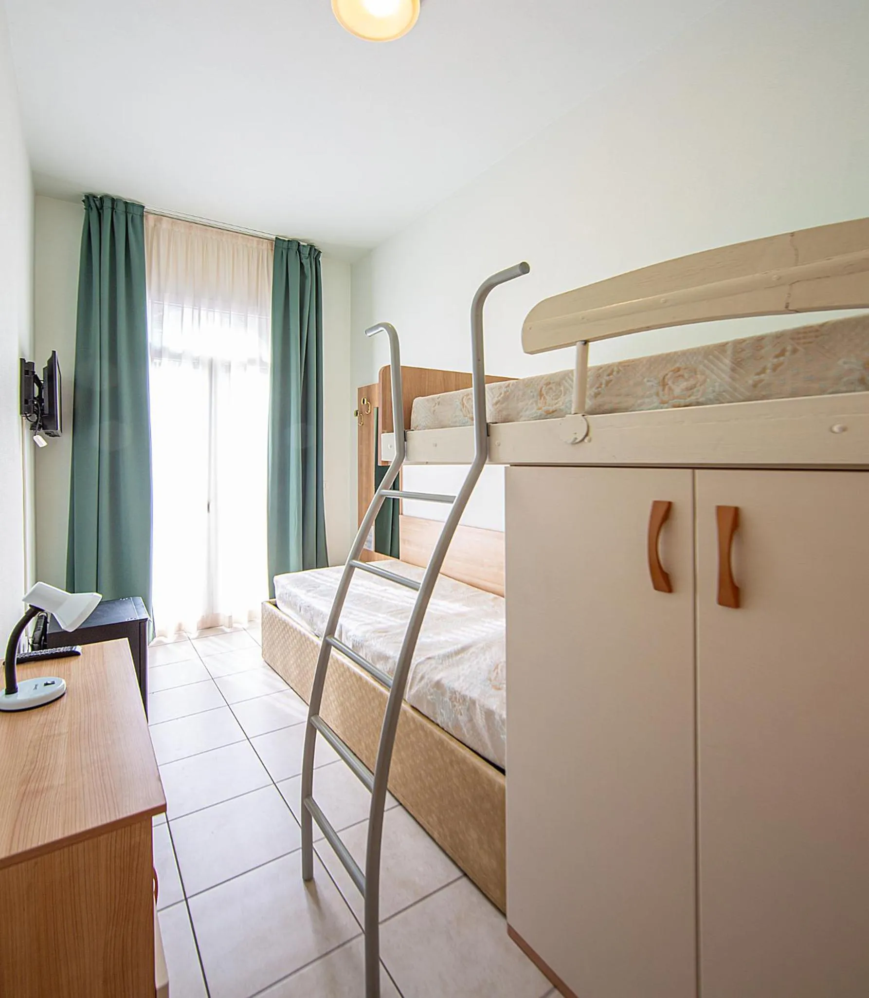 bunk bed, Bed in Hotel Ginevra
