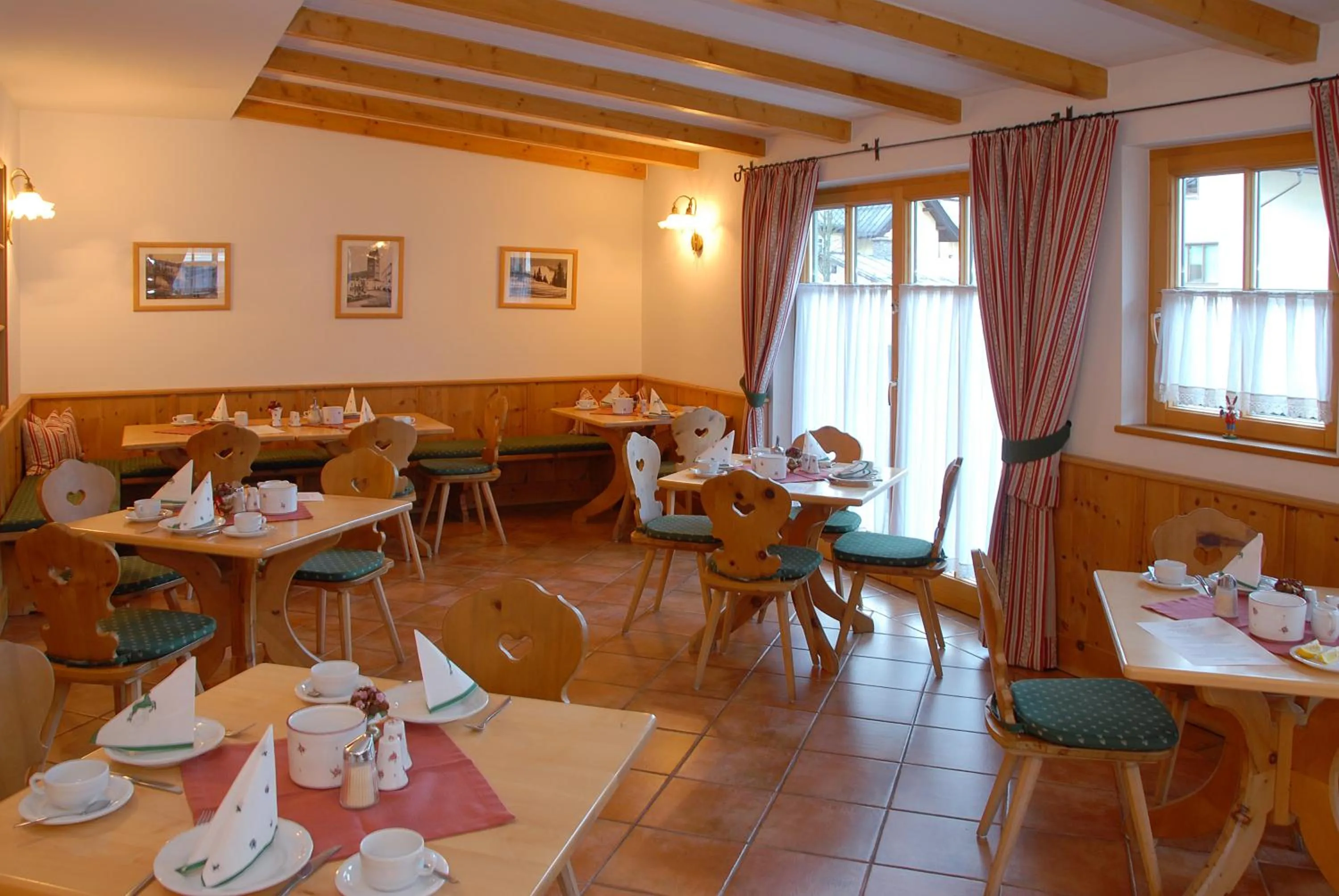 Restaurant/places to eat in Hotel Pension Hubertus