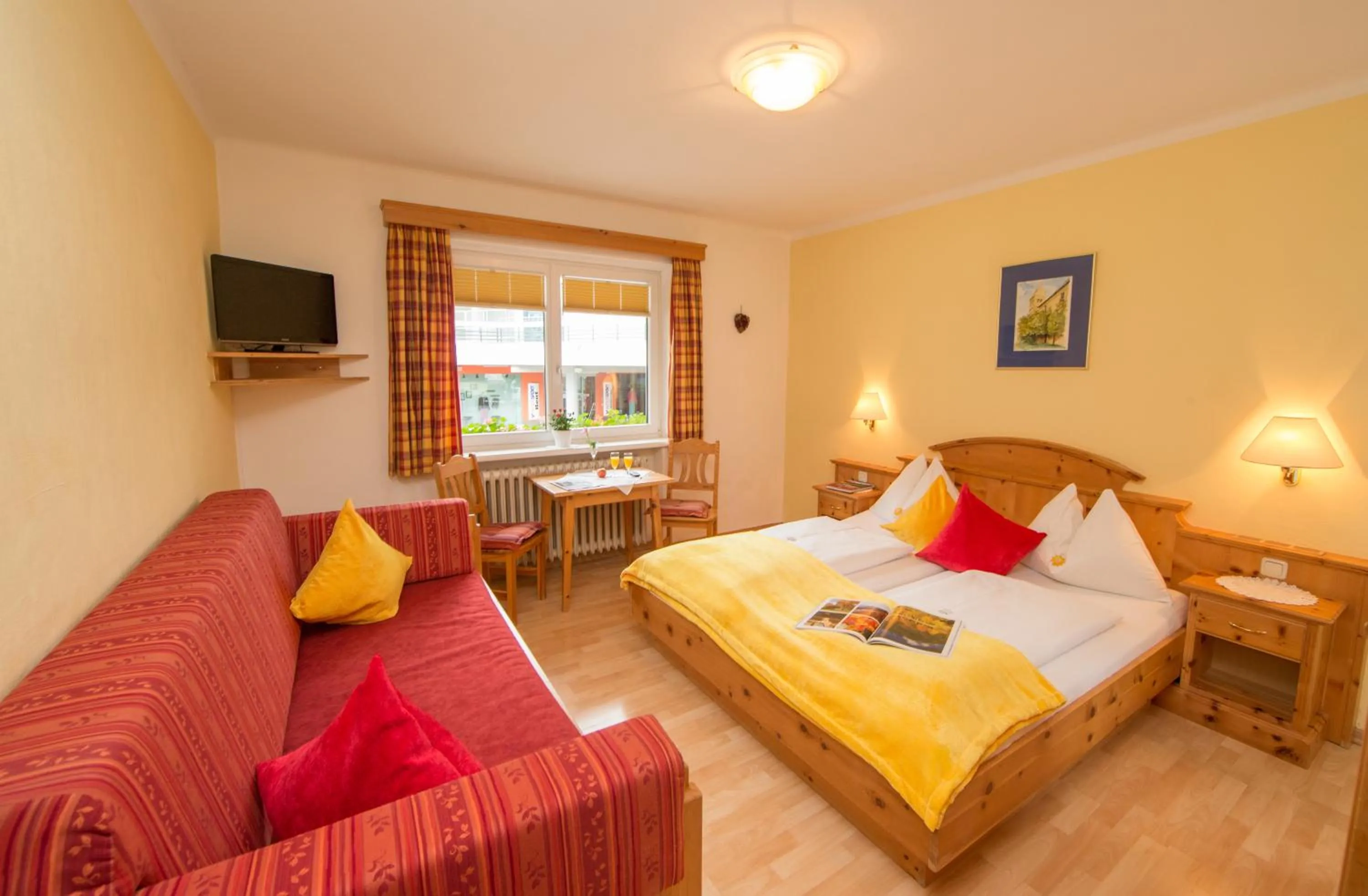 Photo of the whole room, Bed in Hotel Pension Hubertus