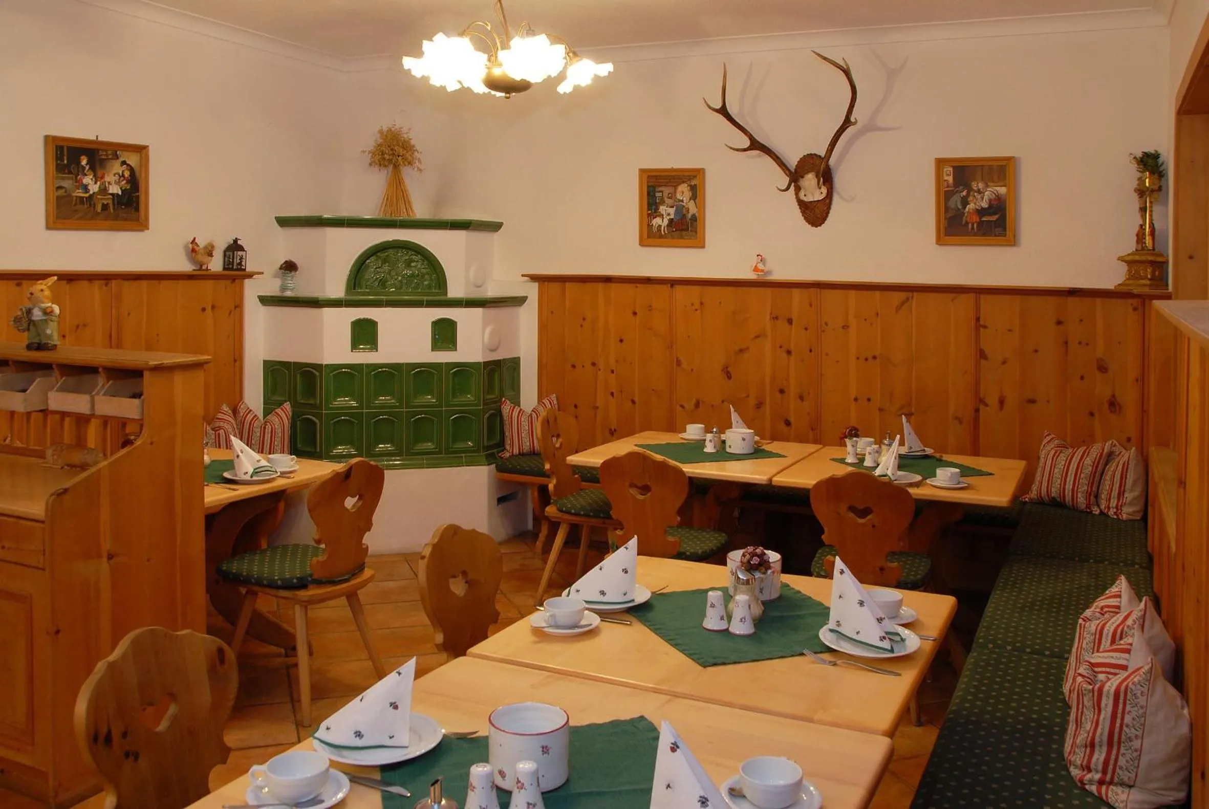 Restaurant/places to eat in Hotel Pension Hubertus
