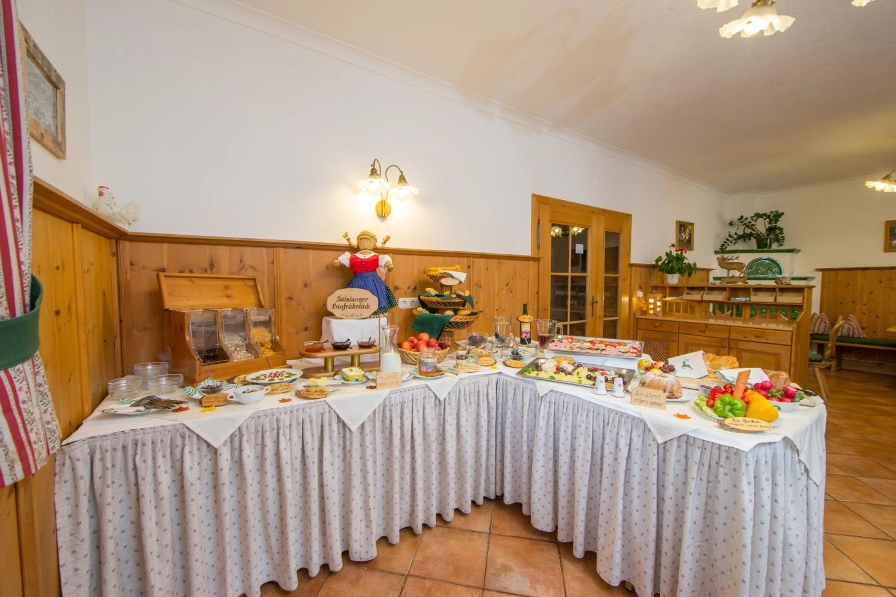 Buffet breakfast in Hotel Pension Hubertus
