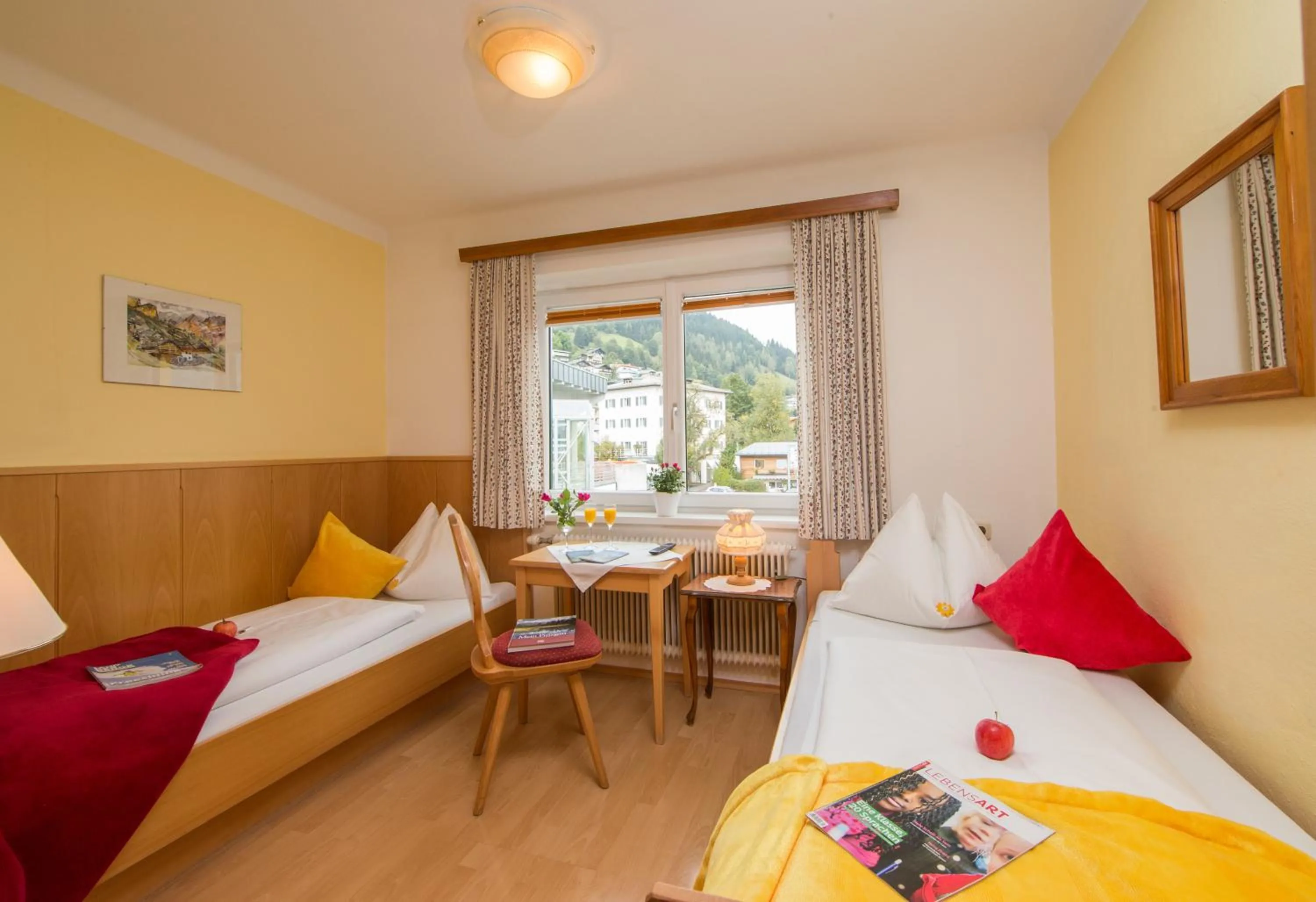 Photo of the whole room, Bed in Hotel Pension Hubertus