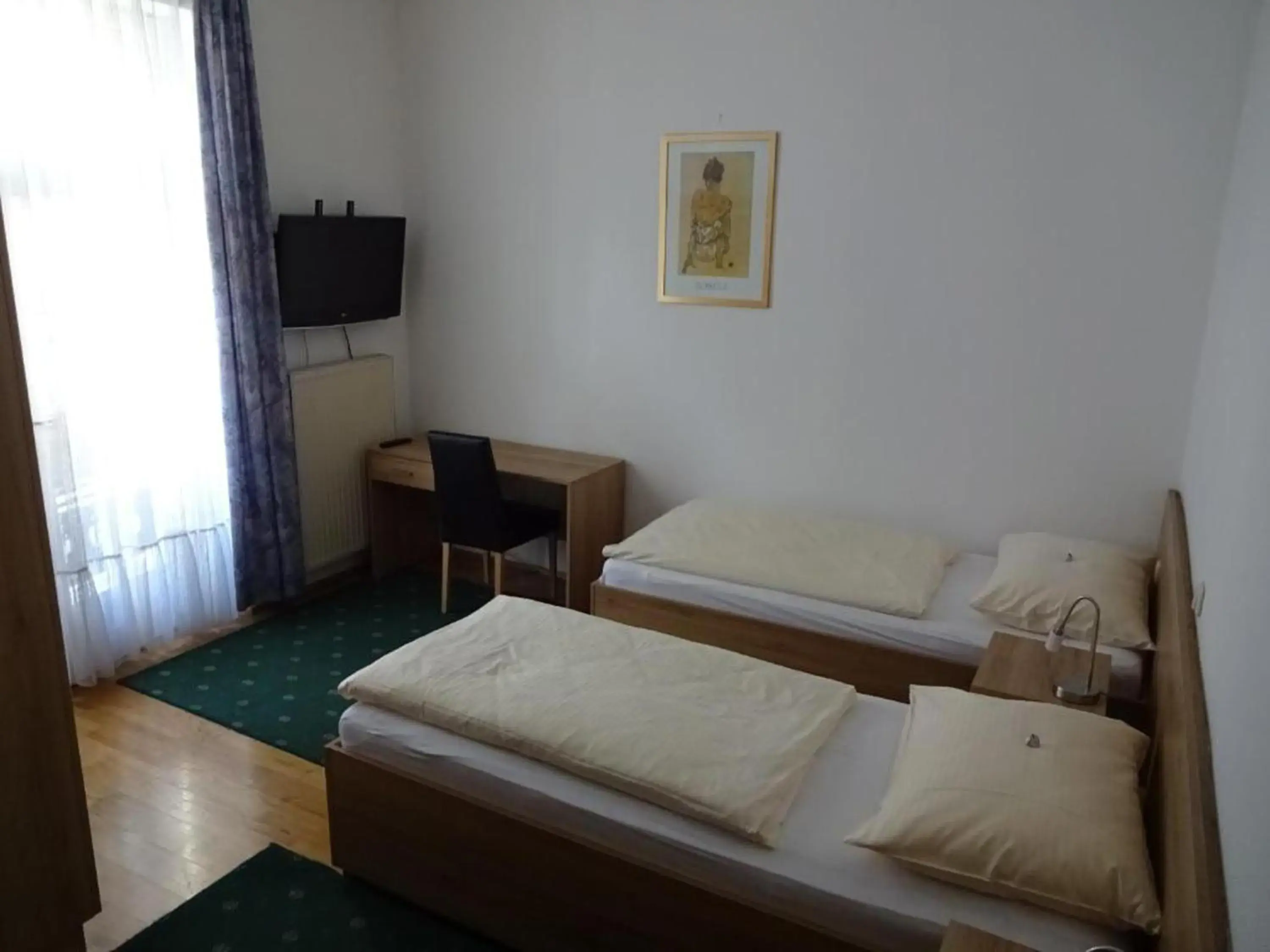 Bed in Hotel-Garni & Hostel Sandwirt