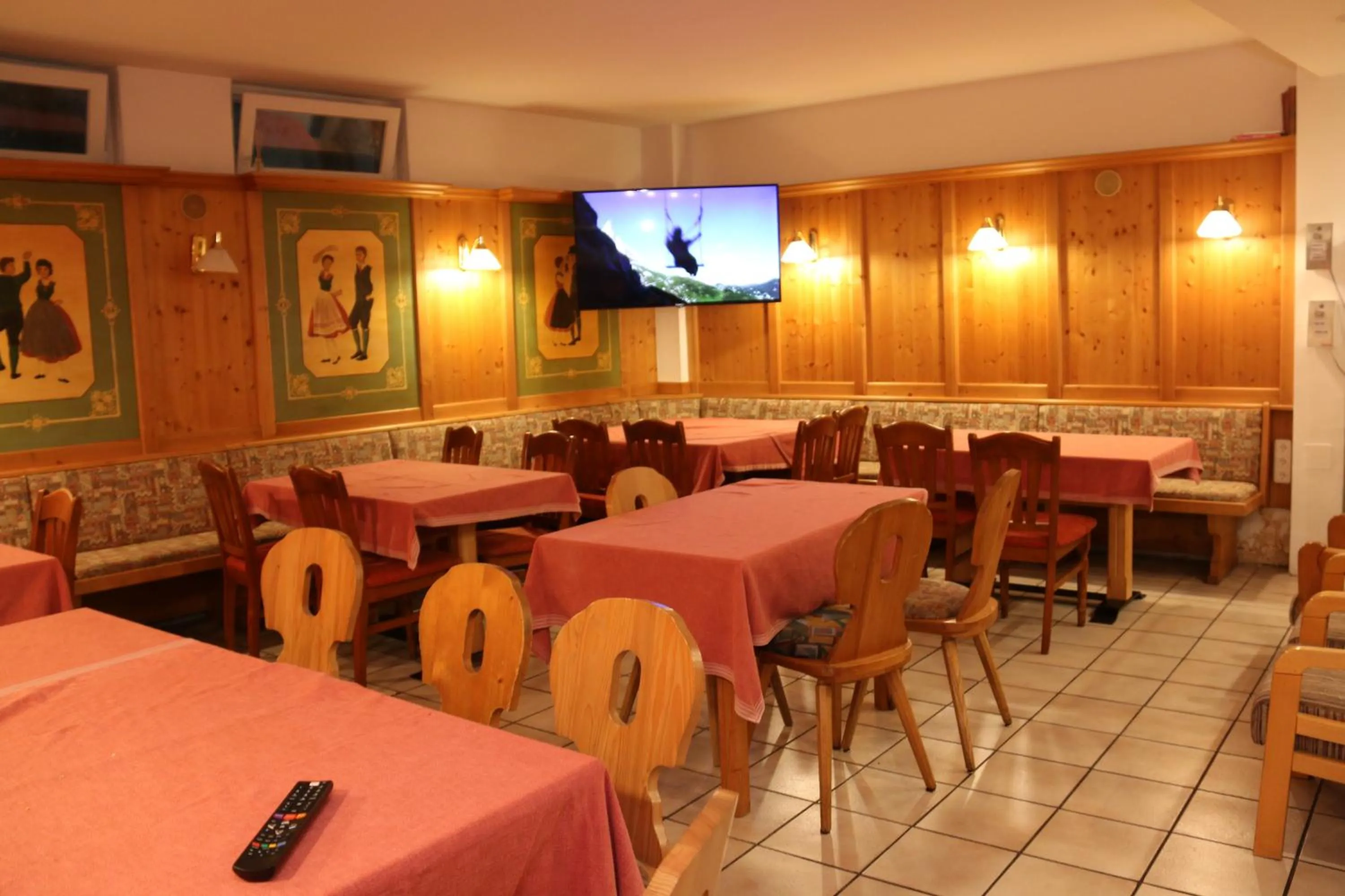 Communal lounge/ TV room in Hotel & Hostel Sandwirt