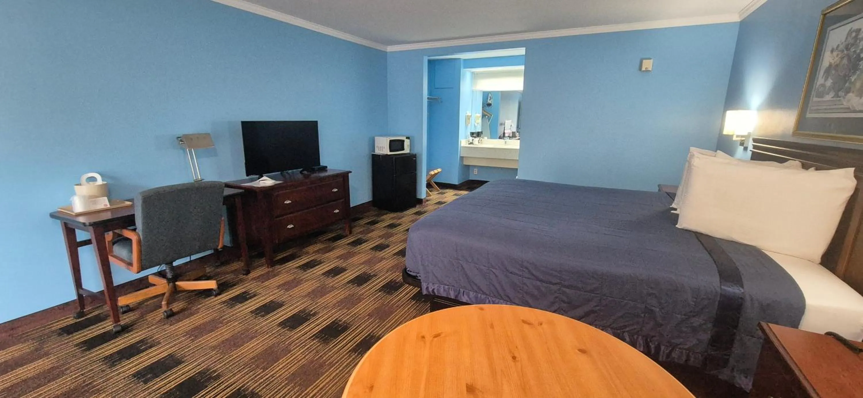 View (from property/room), Bed in Fontana Village Inn