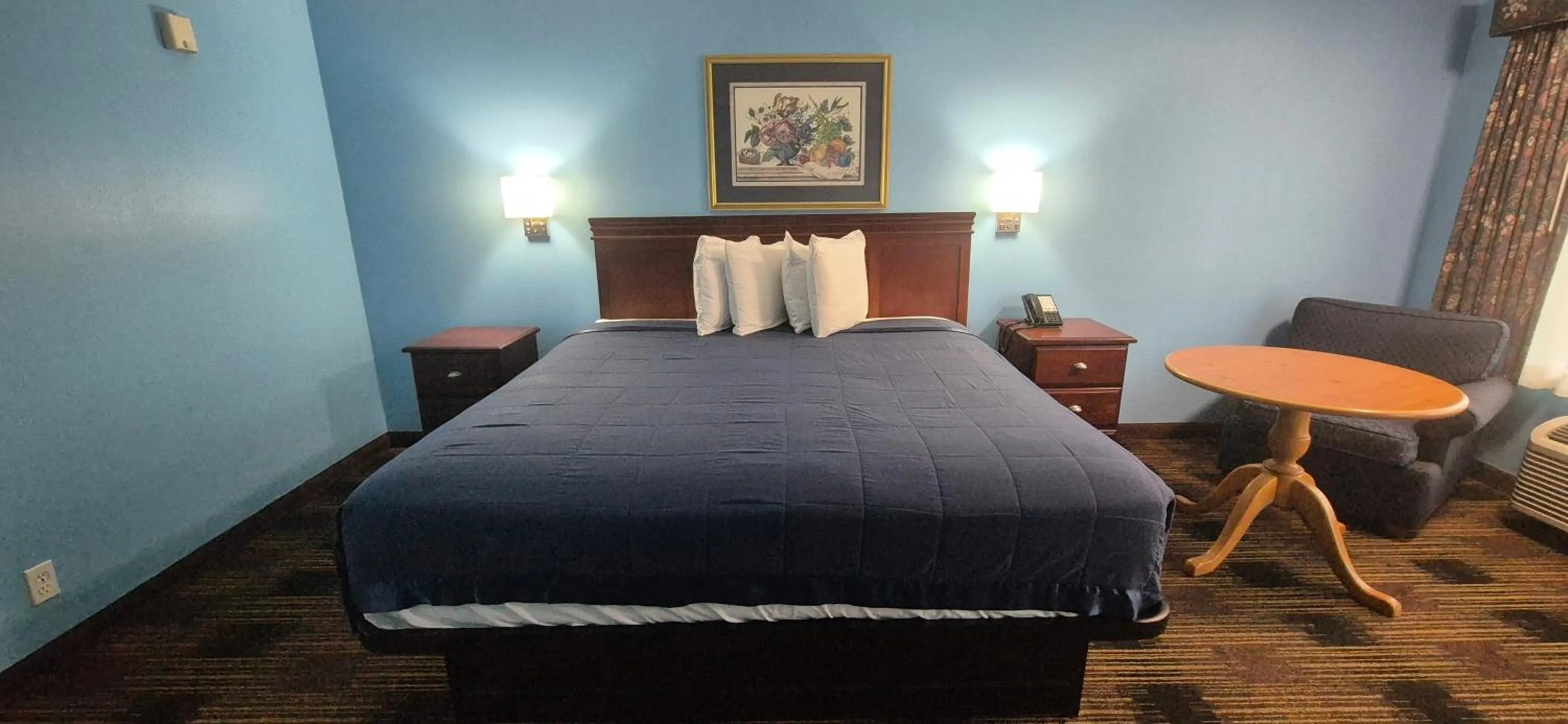 Bedroom, Bed in Fontana Village Inn