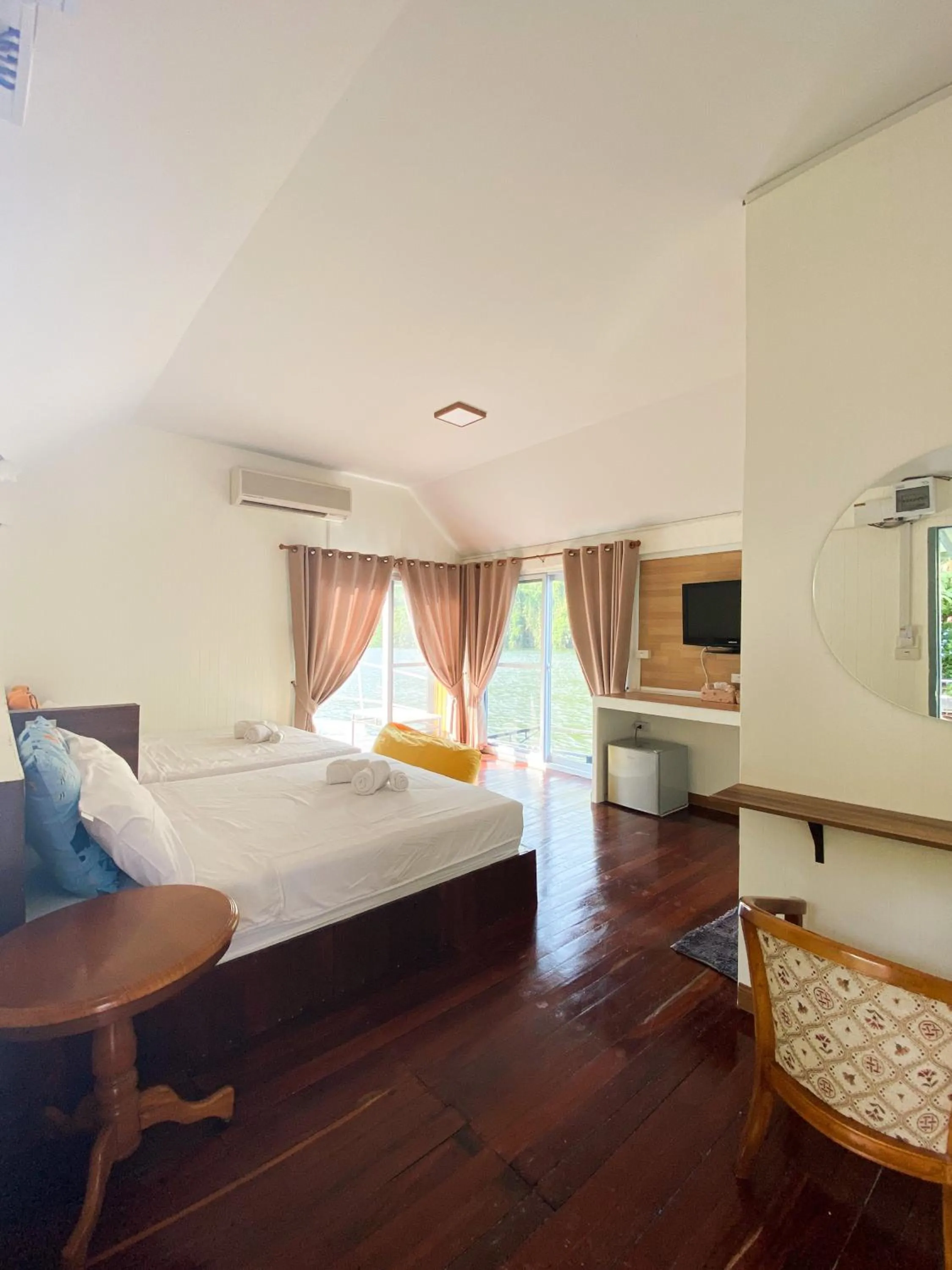 Bed in ชอว์ งาทอง รีสอร์ต Chor Ngar Thong Erawan Kanchanaburi