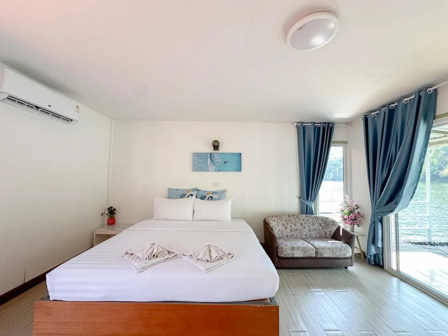 Bed in ชอว์ งาทอง รีสอร์ต Chor Ngar Thong Erawan Kanchanaburi