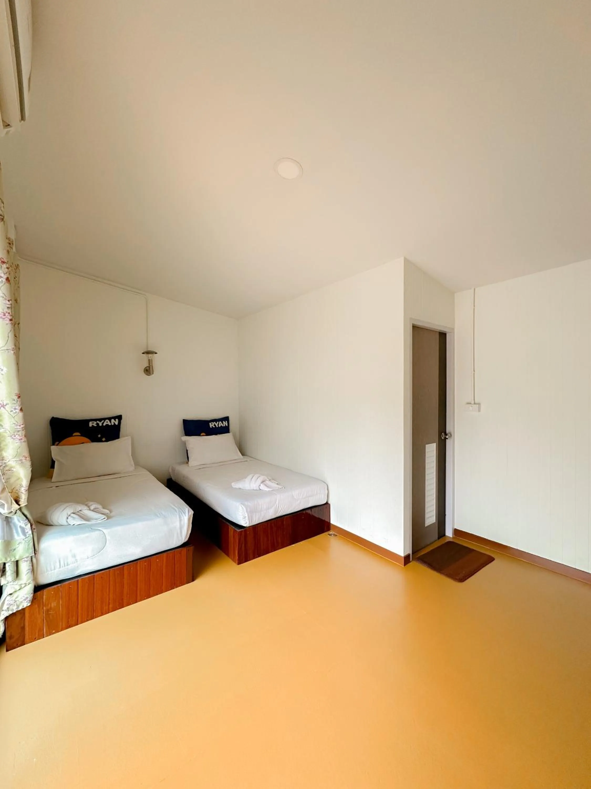 Bed in ชอว์ งาทอง รีสอร์ต Chor Ngar Thong Erawan Kanchanaburi