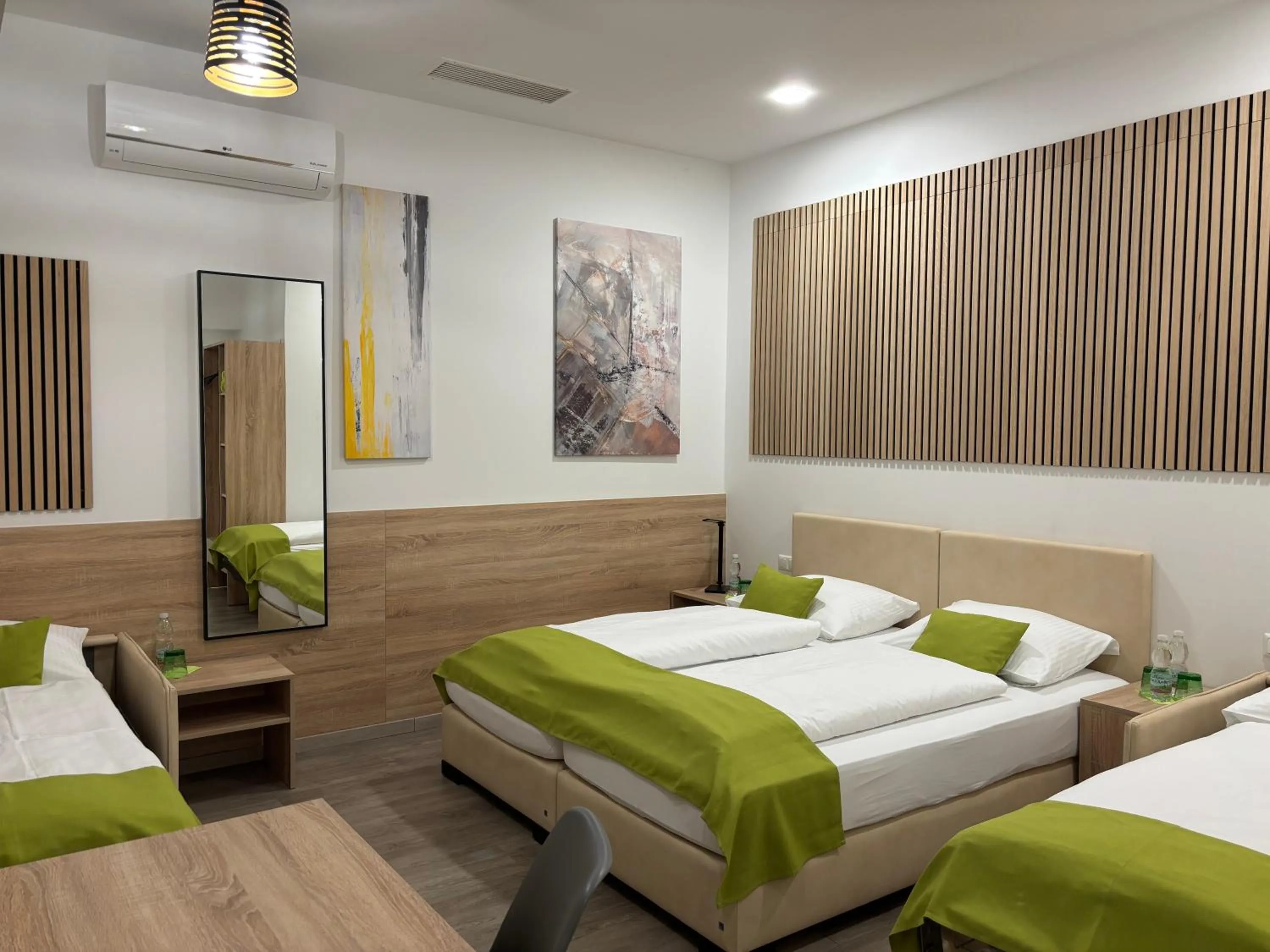 Bed in Hotel Garni Ilys Inn