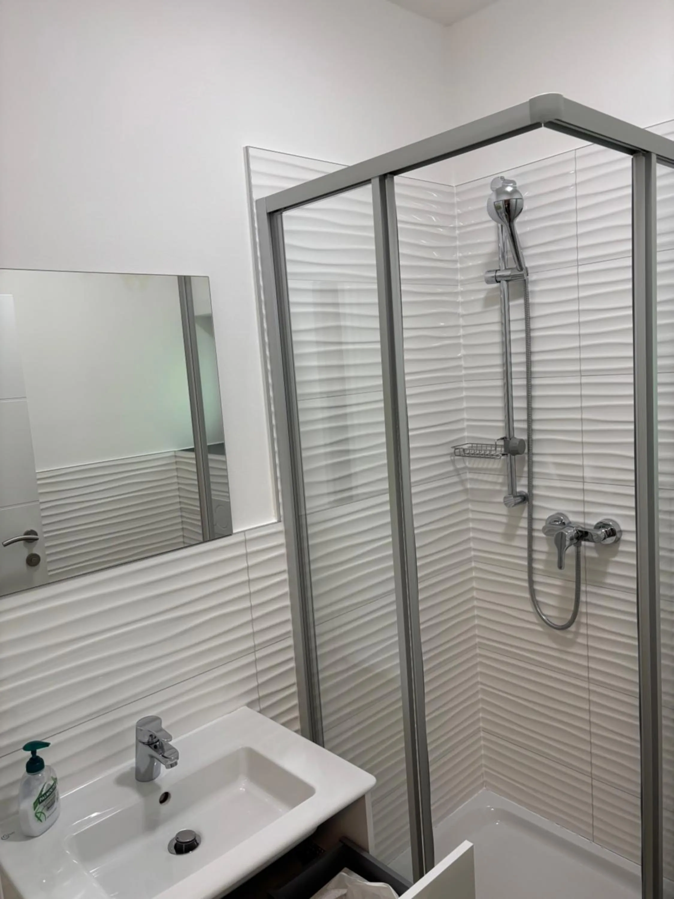 Shower in Hotel Garni Ilys Inn
