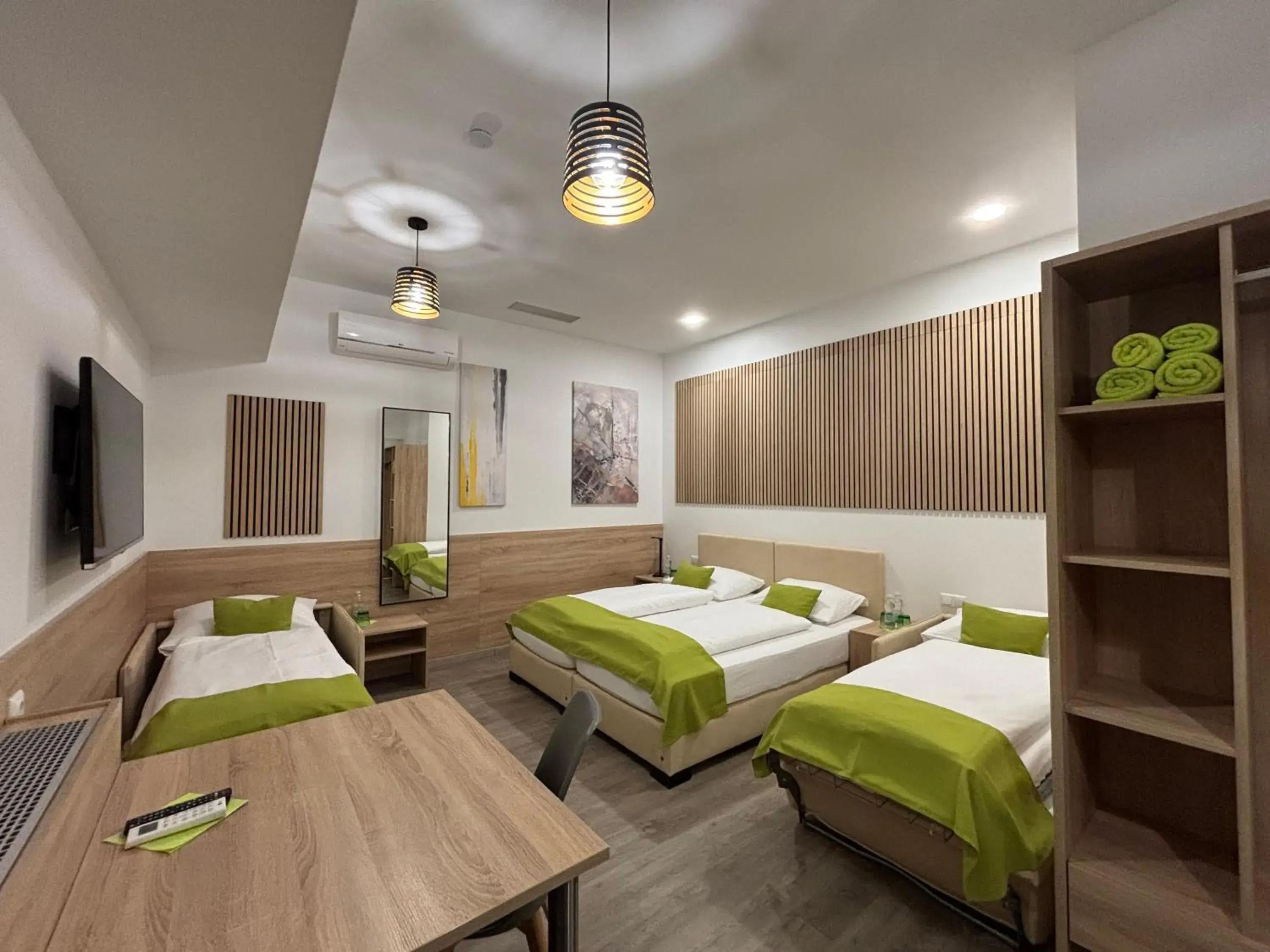 Family Room with Private Bathroom in Hotel Garni Ilys Inn Family Room with Private Bathroom in Hotel Garni Ilys Inn