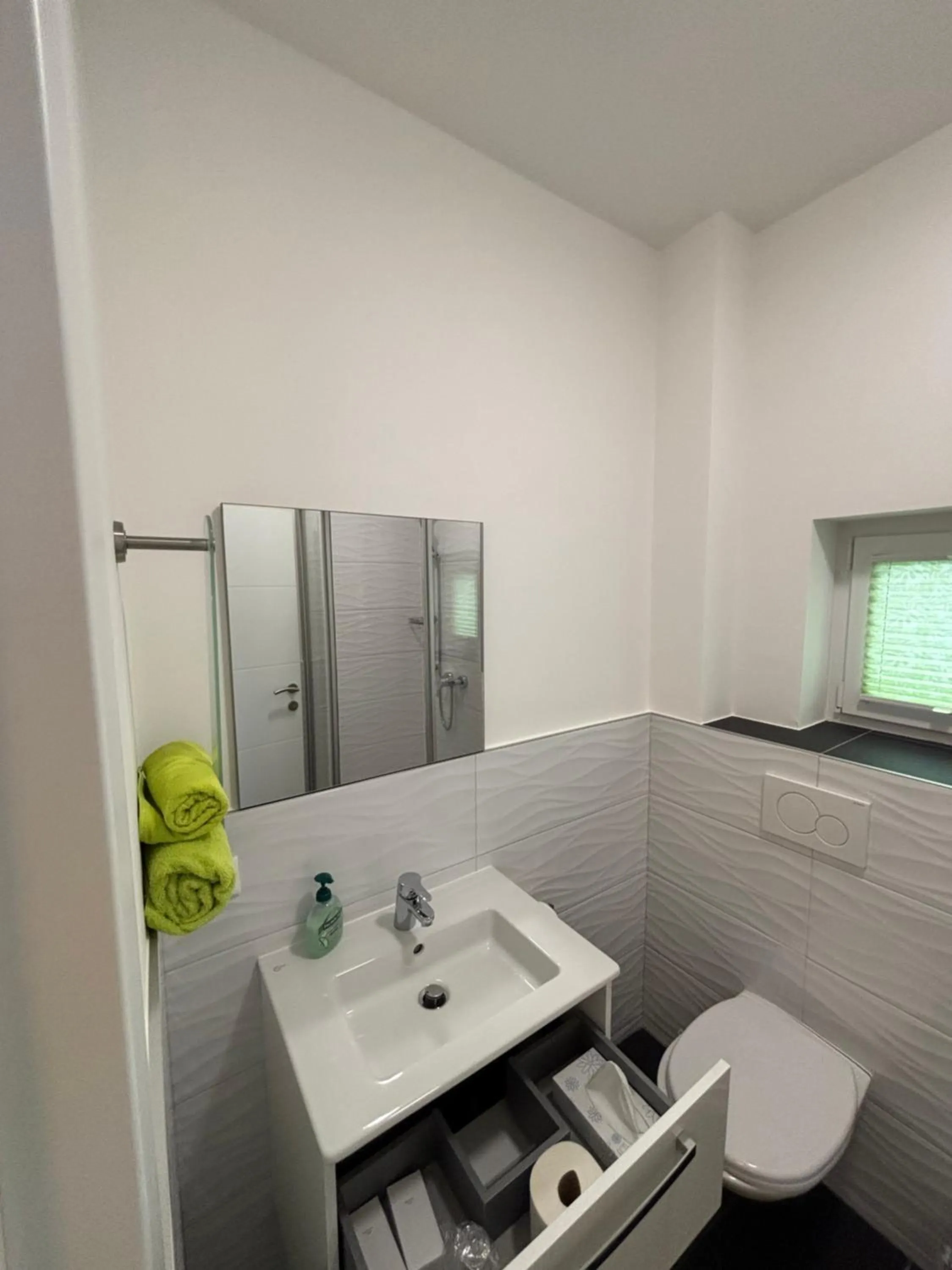 Shower in Hotel Garni Ilys Inn