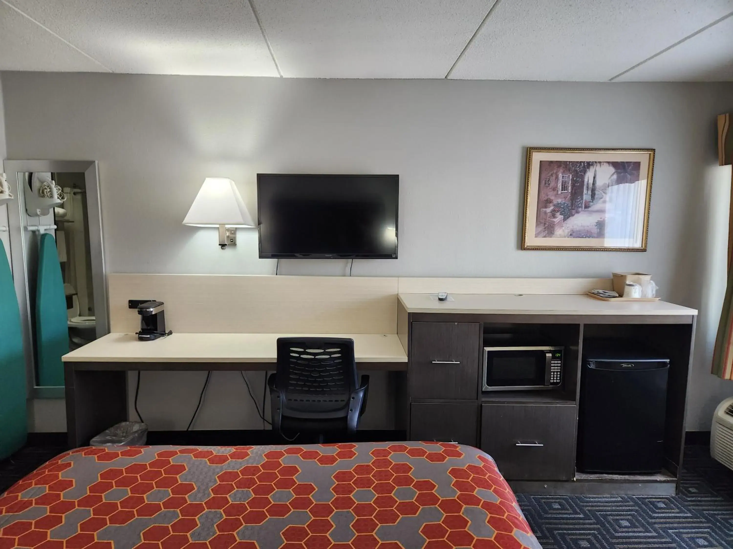 Bed in Twin Cities Inn, Mounds View Bed in Twin Cities Inn, Mounds View