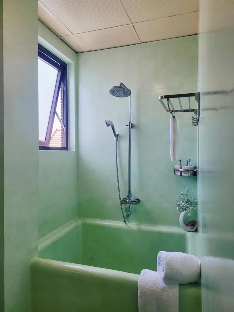 Shower in Tasme Hotel