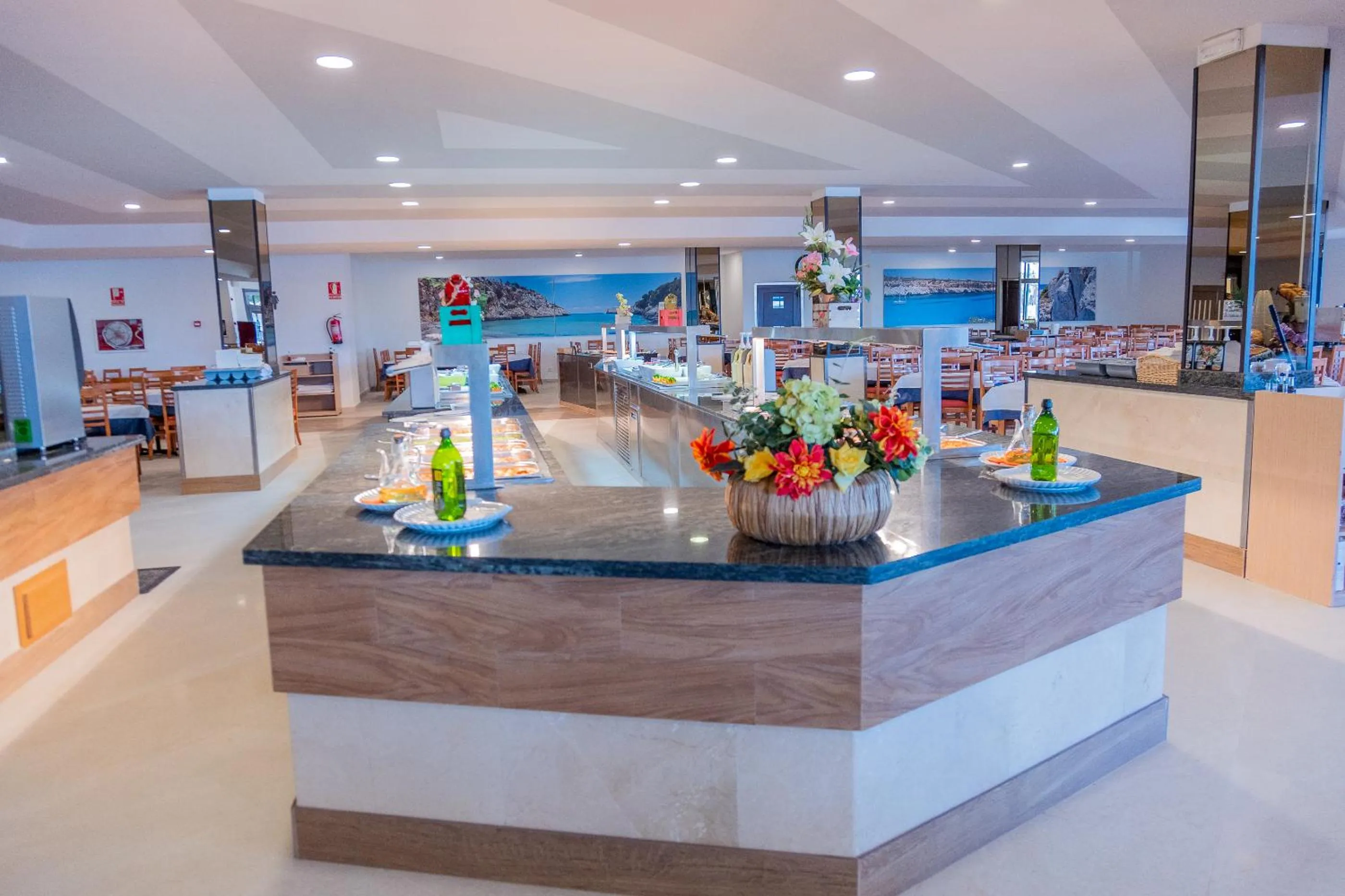 Restaurant/places to eat in Hotel Club Cala Romani