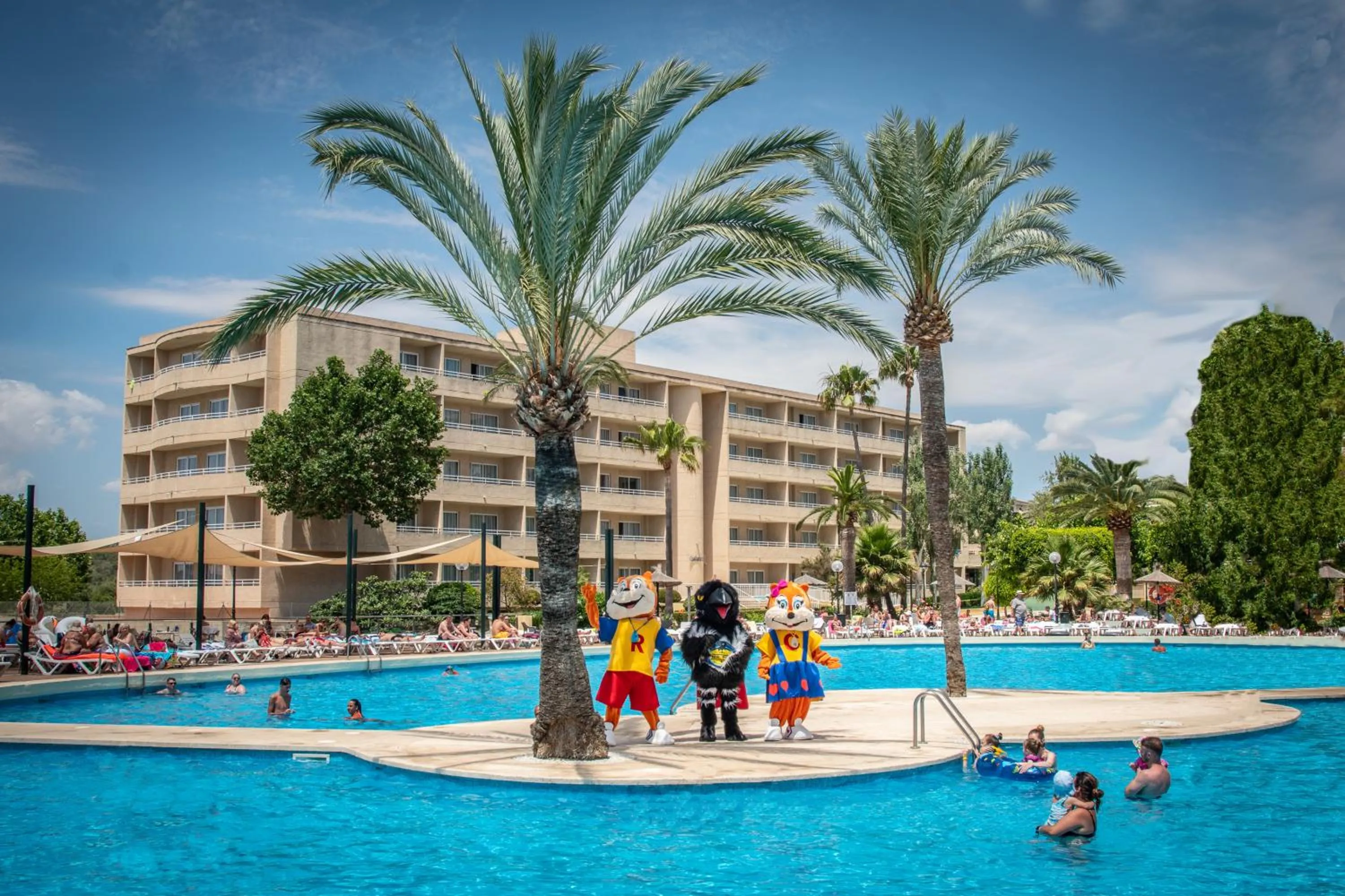 Day in Hotel Club Cala Romani