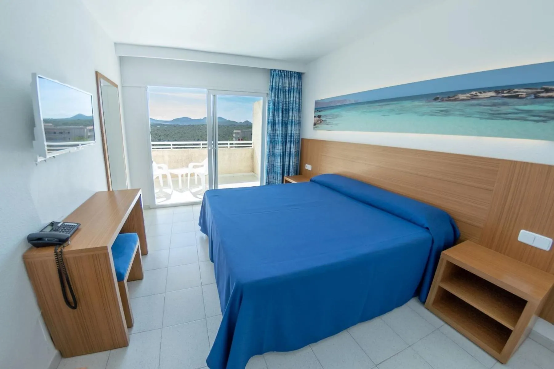 Bedroom, Bed in Hotel Club Cala Romani