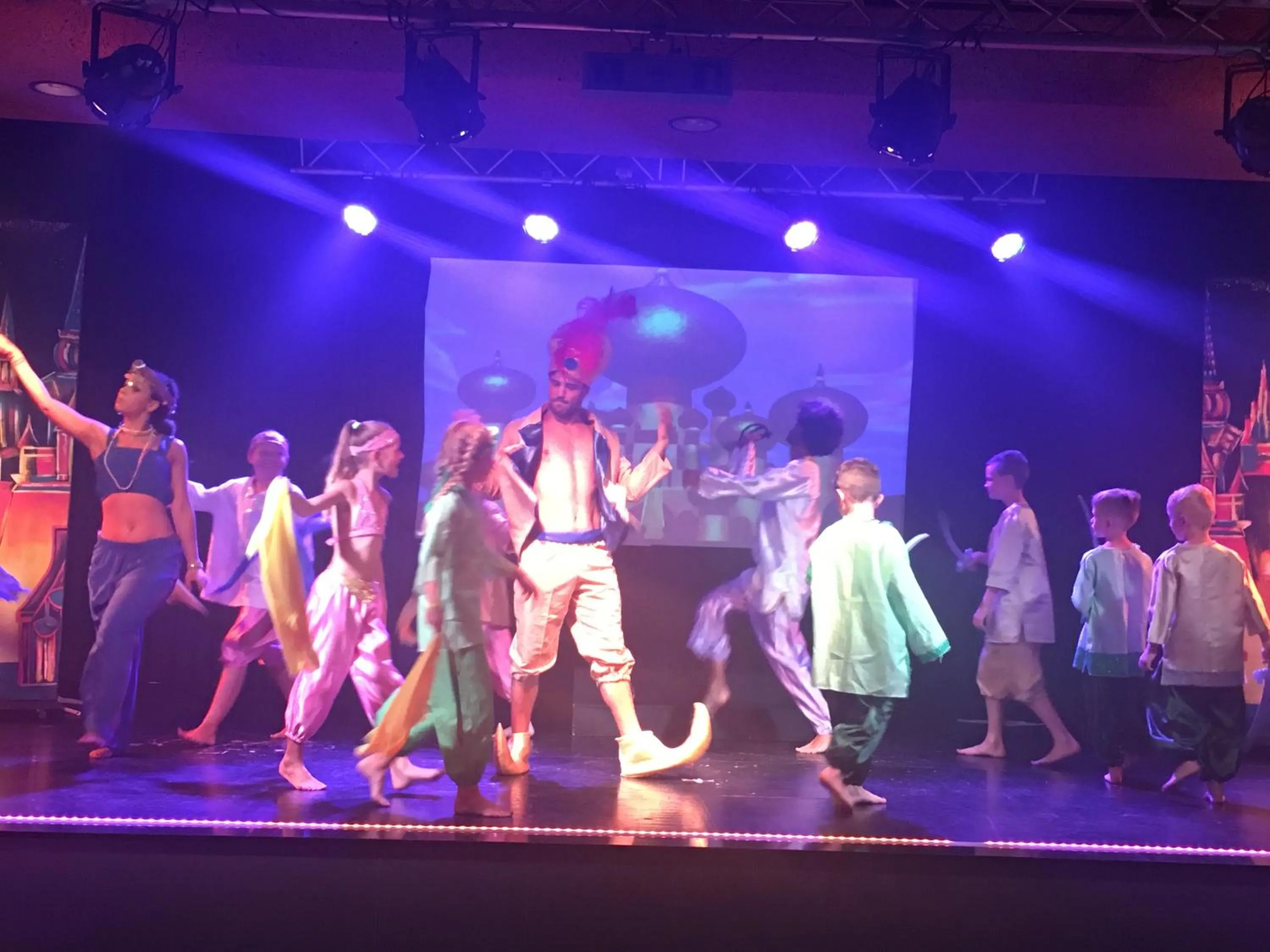 Evening entertainment in Hotel Club Cala Romani