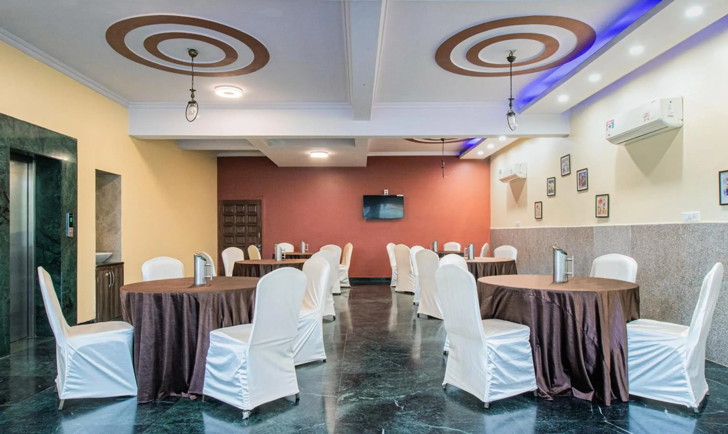 Restaurant/places to eat in Treebo The Anchorage Malviya Nagar Restaurant/places to eat in Treebo The Anchorage Malviya Nagar