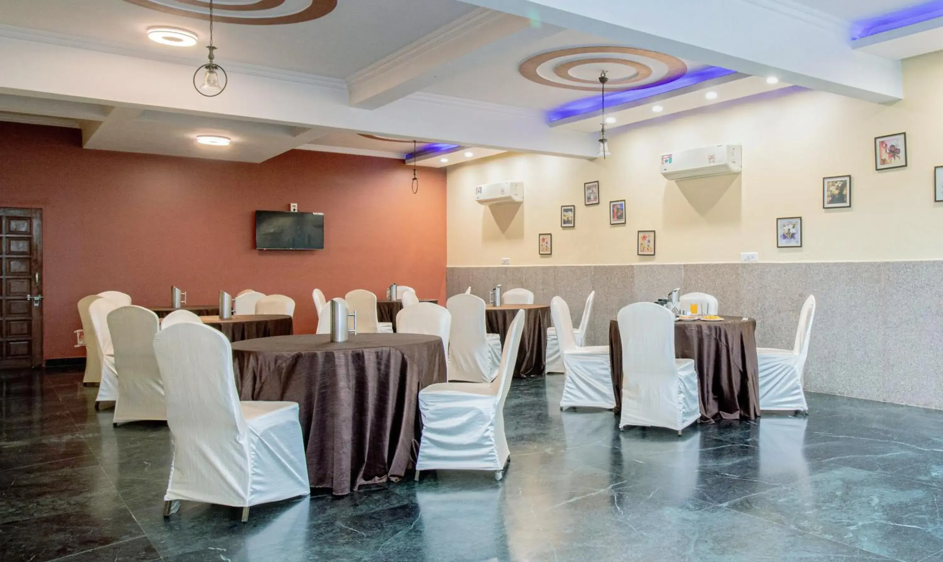 Restaurant/places to eat in Treebo The Anchorage Malviya Nagar Restaurant/places to eat in Treebo The Anchorage Malviya Nagar