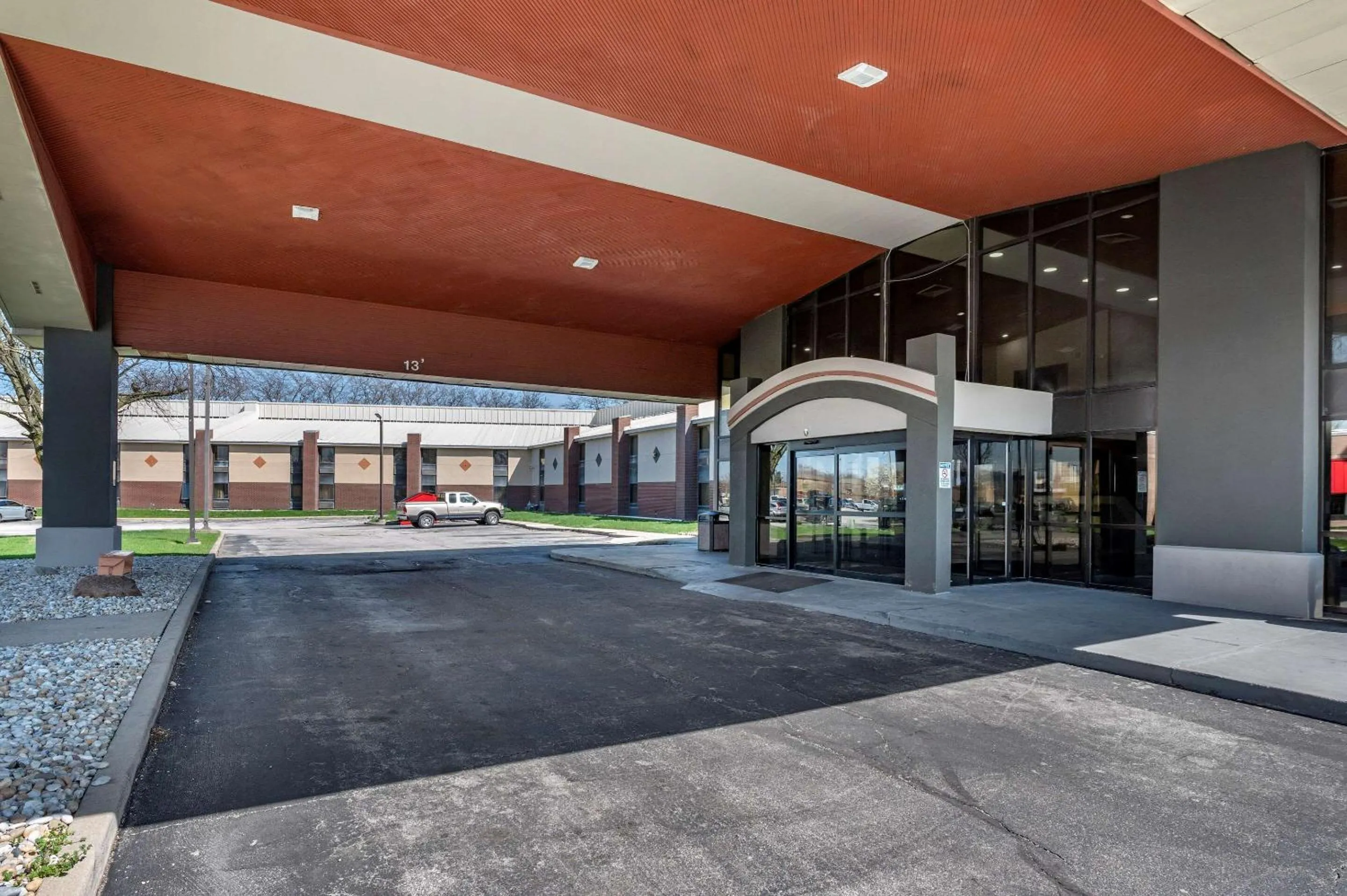 Property building in Econo Lodge