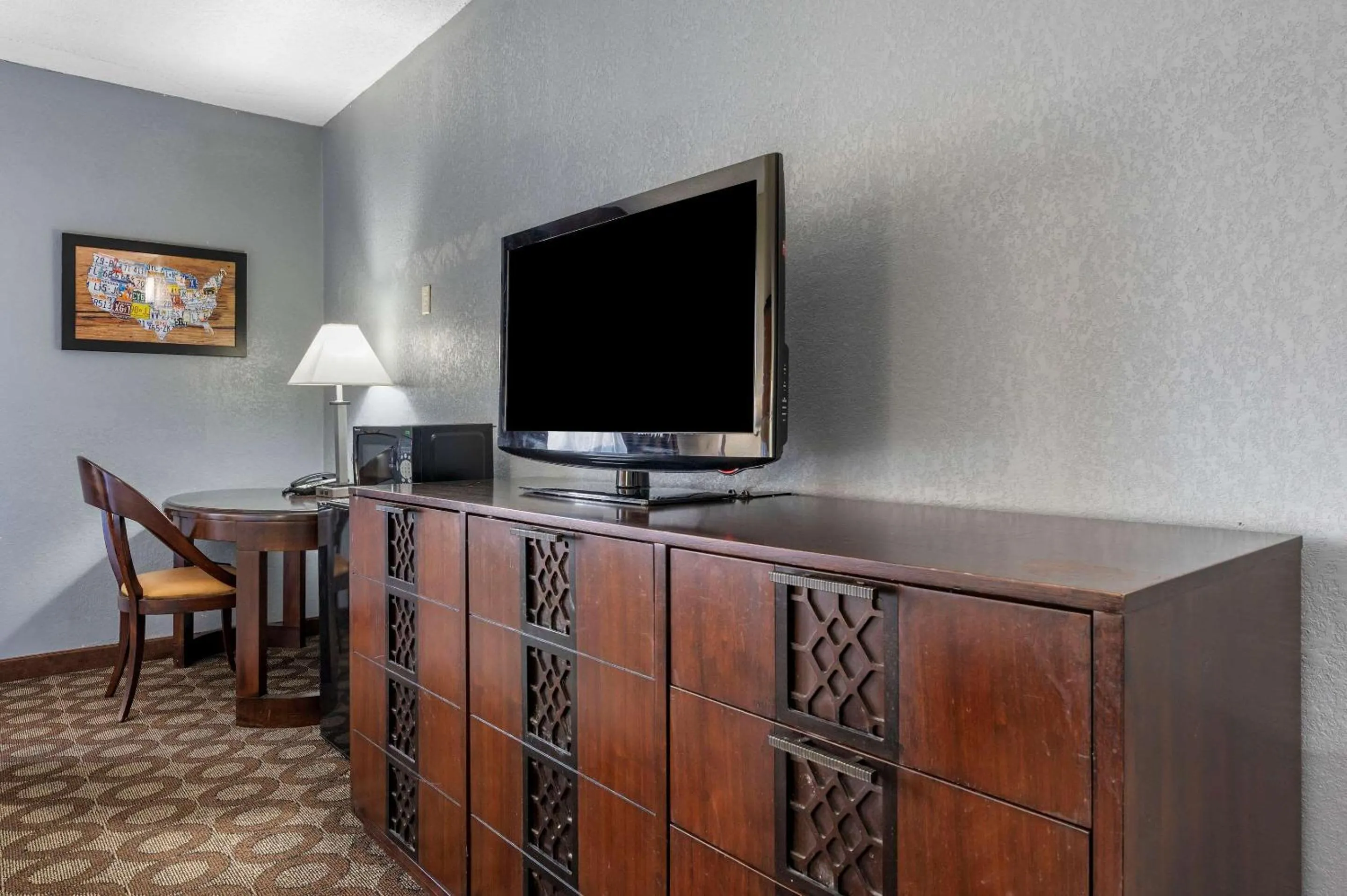 TV and multimedia in Econo Lodge