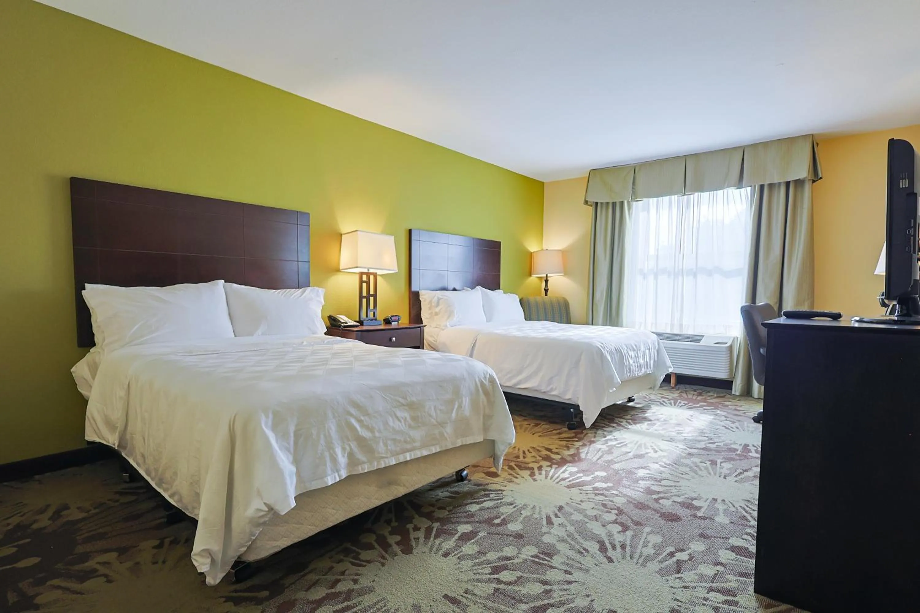 Bedroom, Bed in Hotel Gurnee