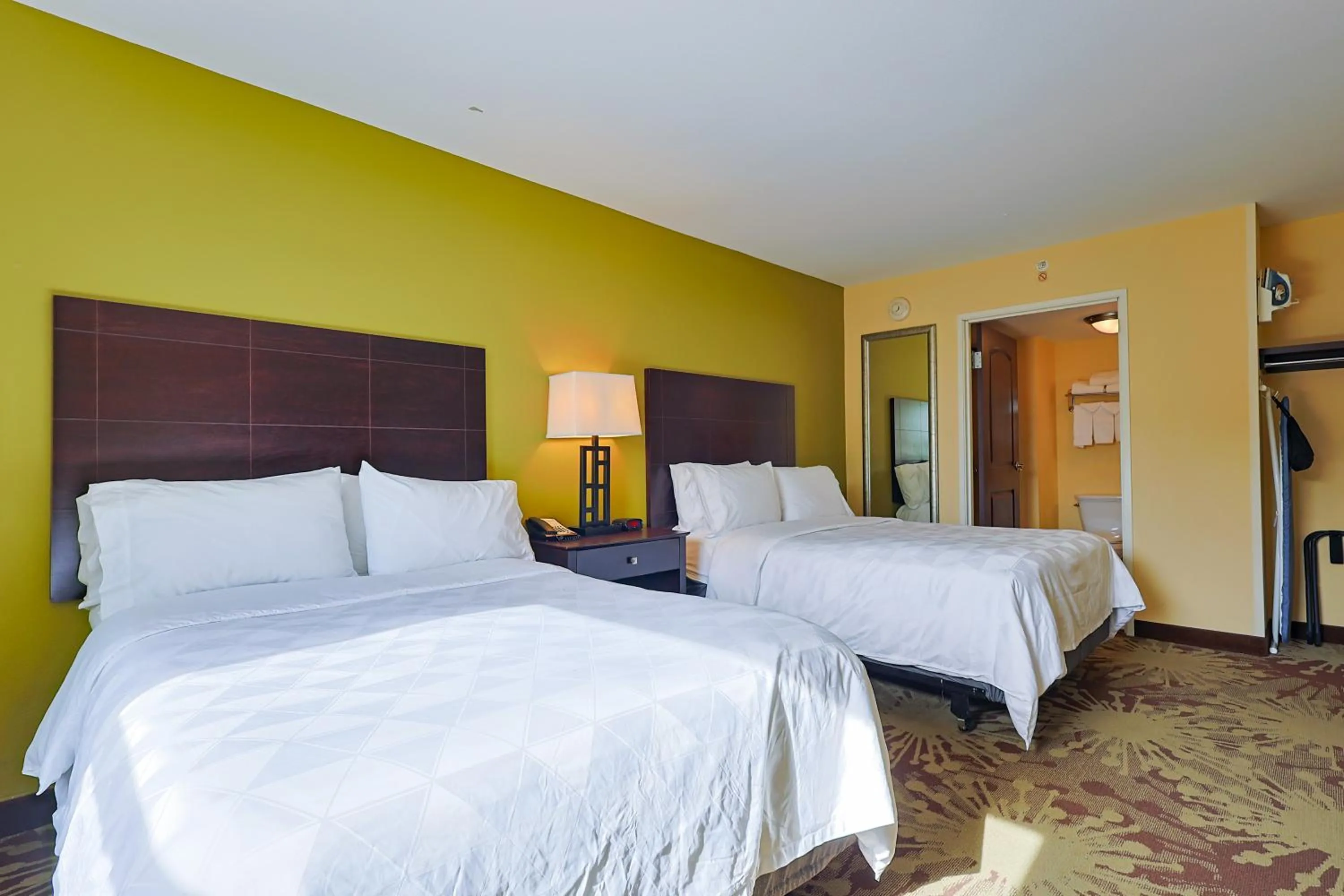 Bedroom, Bed in Hotel Gurnee