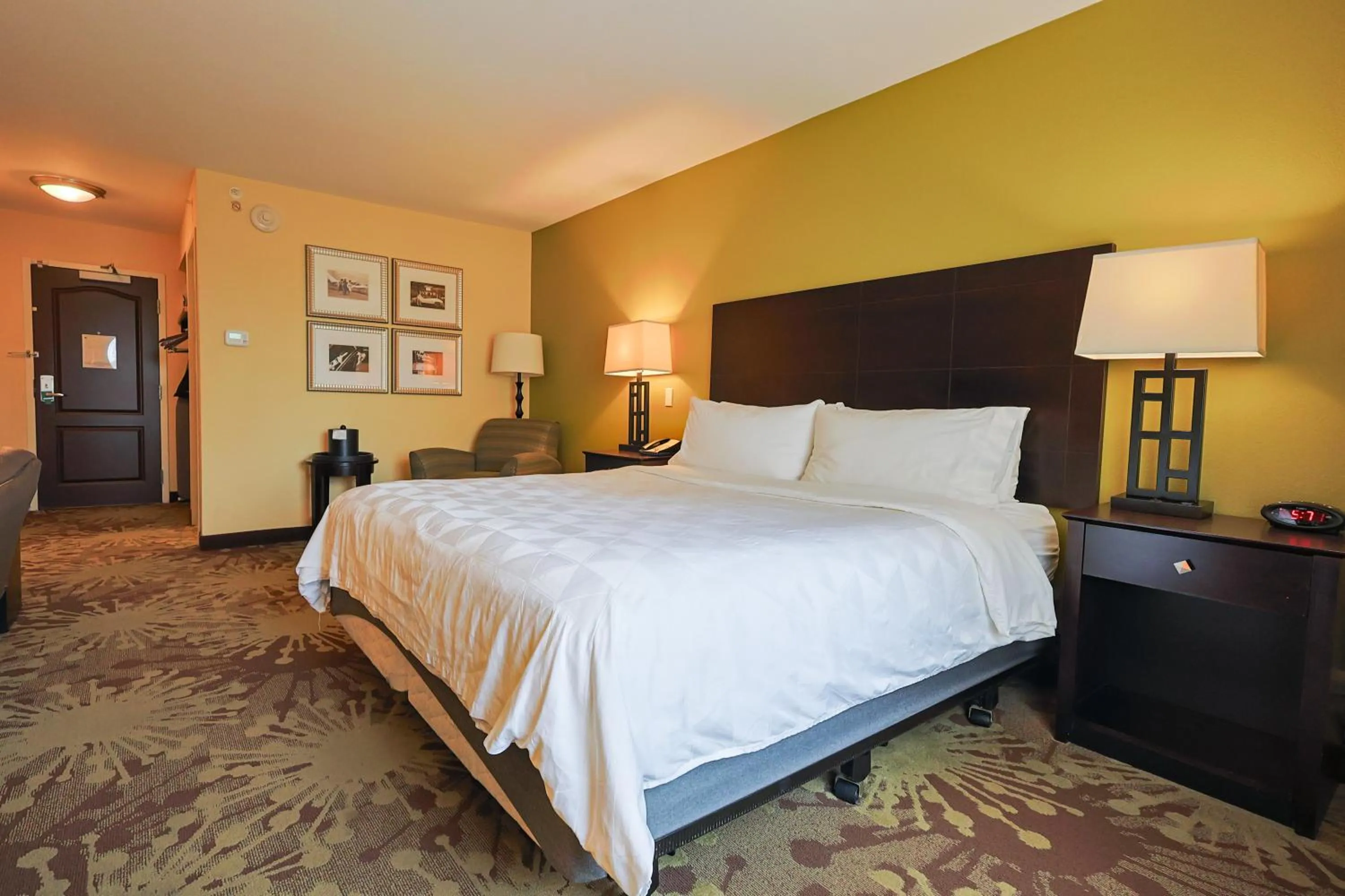 Bedroom, Bed in Hotel Gurnee