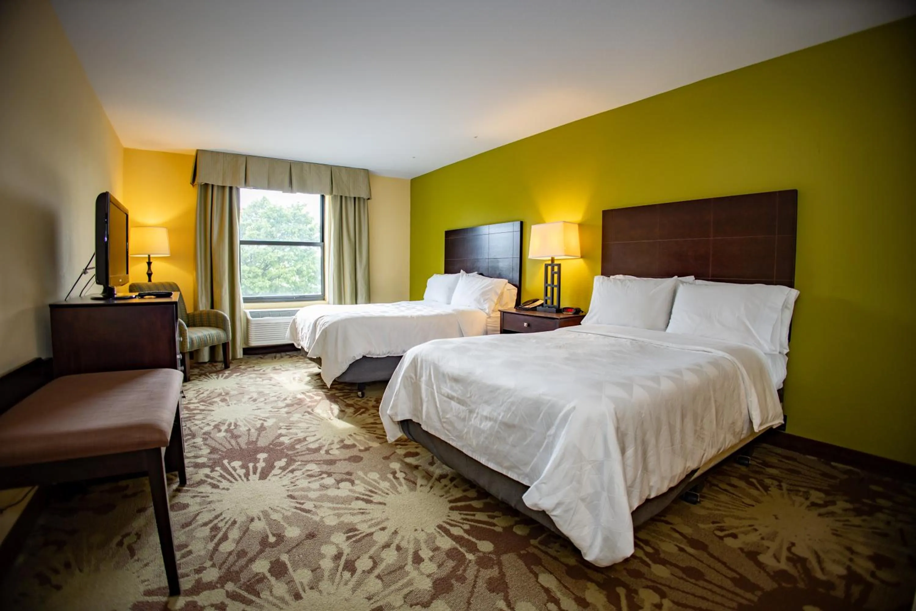 Bedroom, Bed in Hotel Gurnee